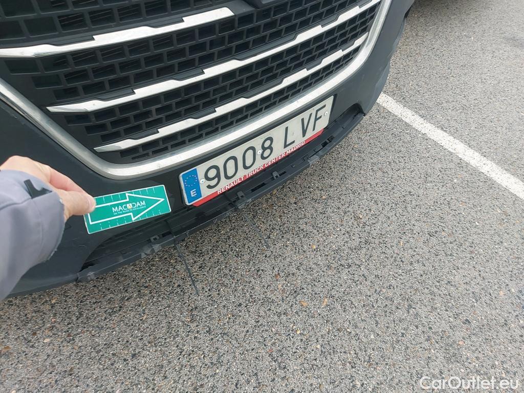  Renault  Master RENAULT TRUCKS UK  VU 4p 3G furgón Red Edition Van FWD 135CV L3H2 #30