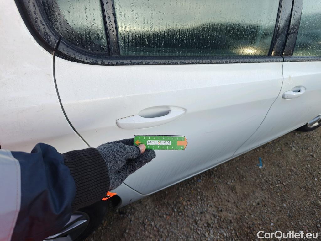  Peugeot  308 PEUGEOT  / 2017 / 5P / berlina con portón 5p Active Pack BlueHDi 130 S&S #19