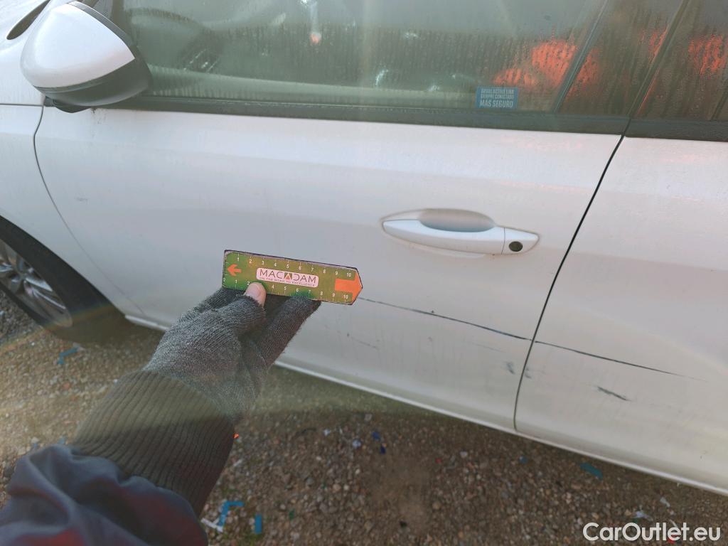  Peugeot  308 PEUGEOT  / 2017 / 5P / berlina con portón 5p Active Pack BlueHDi 130 S&S #7