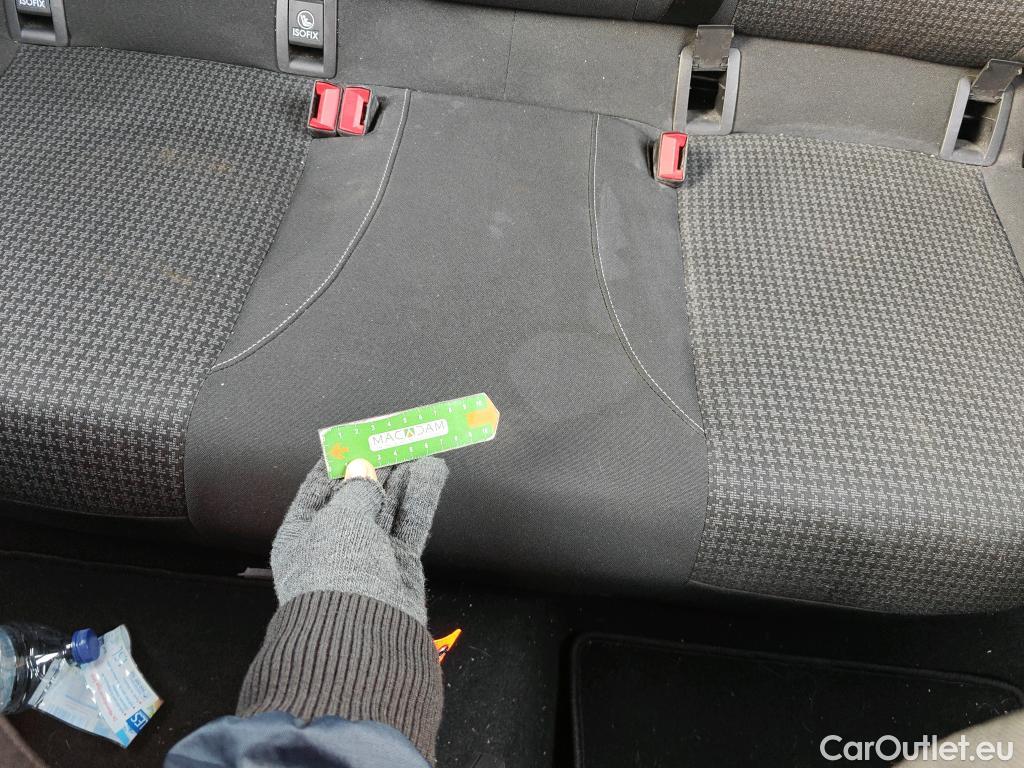  Peugeot  308 PEUGEOT  / 2017 / 5P / berlina con portón 5p Active Pack BlueHDi 130 S&S #9