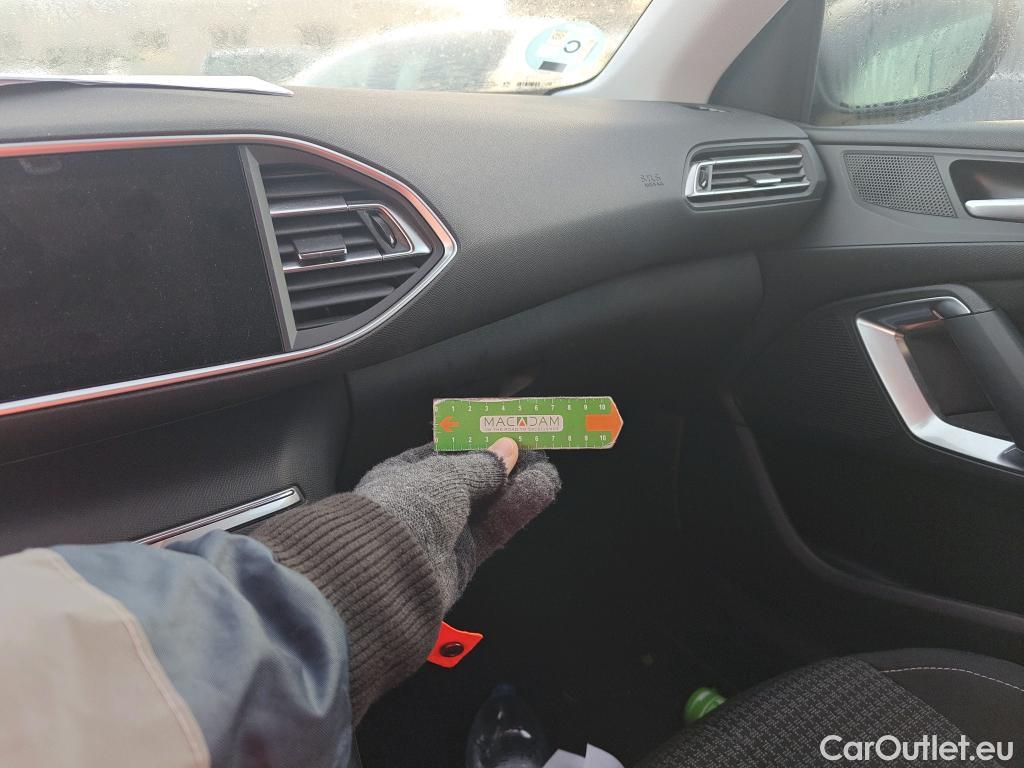  Peugeot  308 PEUGEOT  / 2017 / 5P / berlina con portón 5p Active Pack BlueHDi 130 S&S #16