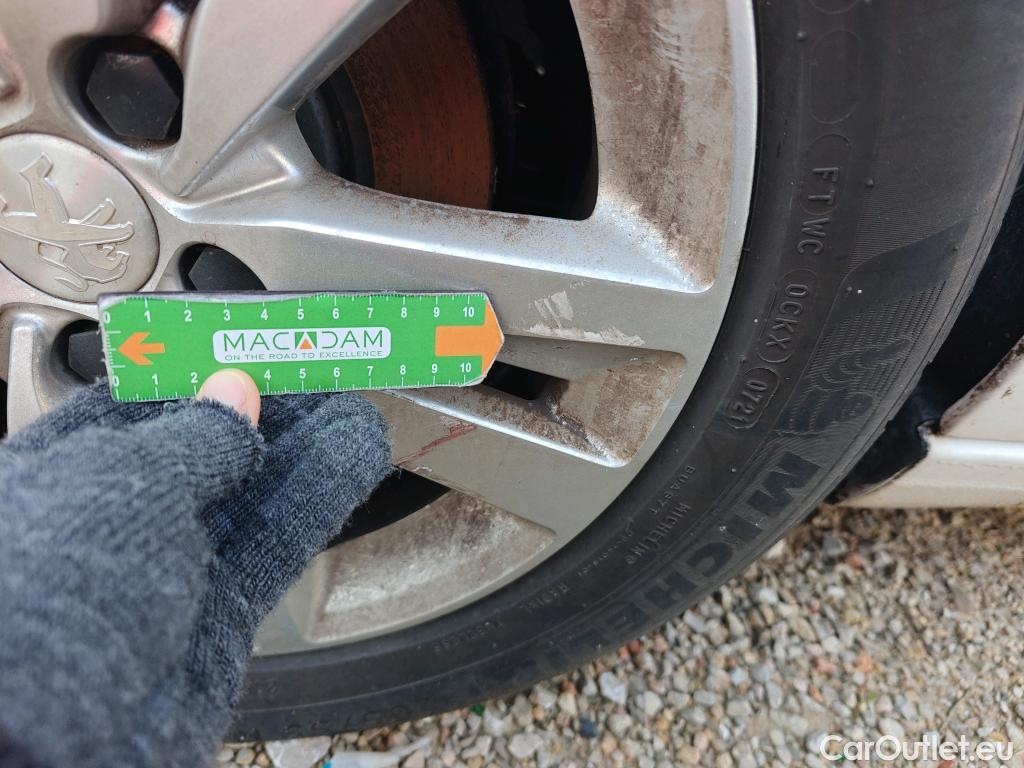  Peugeot  308 PEUGEOT  / 2017 / 5P / berlina con portón 5p Active Pack BlueHDi 130 S&S #13