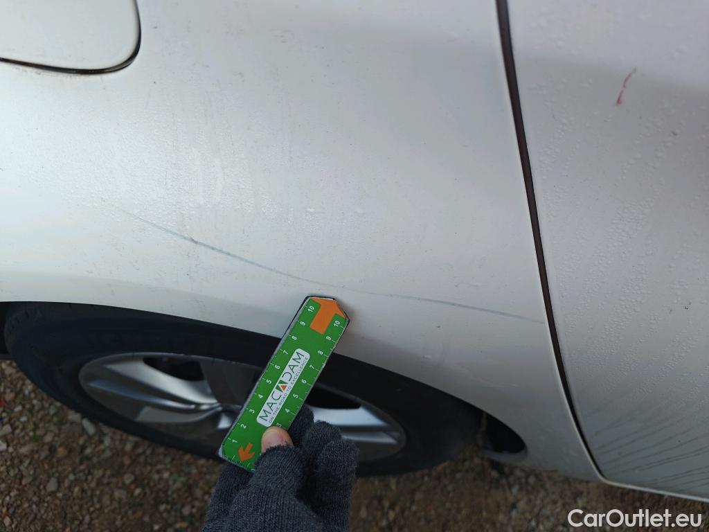  Peugeot  308 PEUGEOT  / 2017 / 5P / berlina con portón 5p Active Pack BlueHDi 130 S&S #30