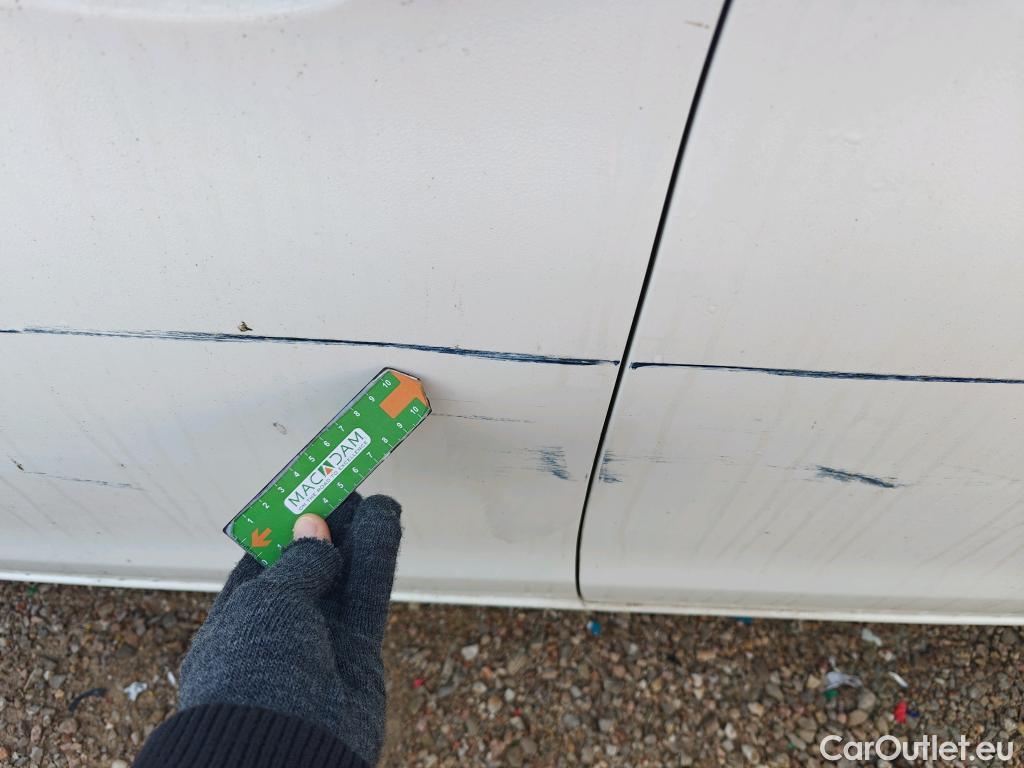  Peugeot  308 PEUGEOT  / 2017 / 5P / berlina con portón 5p Active Pack BlueHDi 130 S&S #8