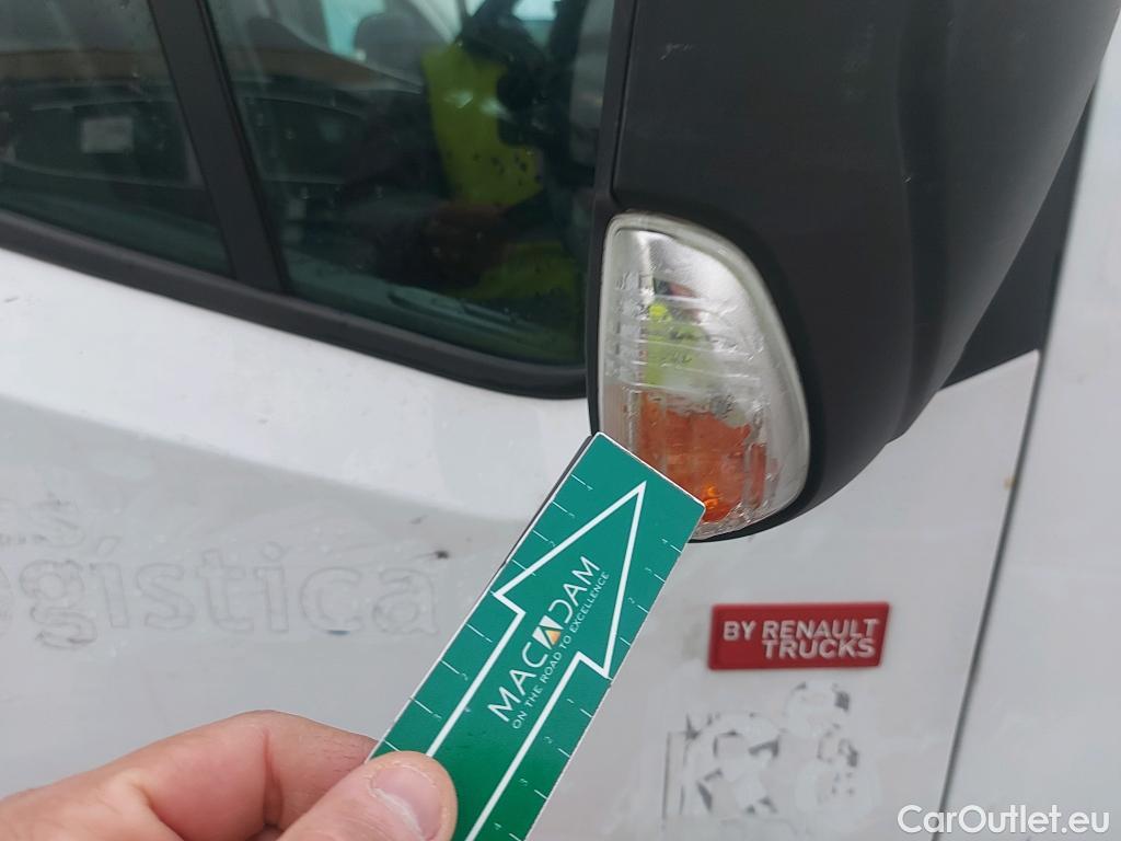  Renault  Master RENAULT TRUCKS UK  VU 4p 3G furgón Red Edition Van FWD 135CV L3H2 #39