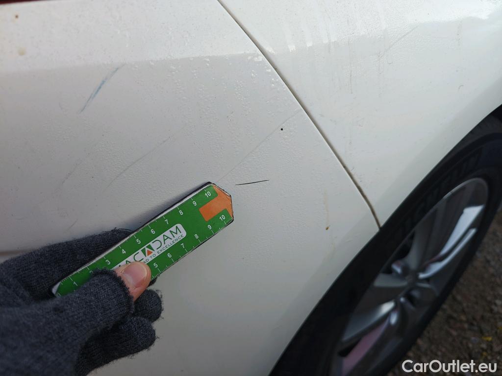  Peugeot  308 PEUGEOT  / 2017 / 5P / berlina con portón 5p Active Pack BlueHDi 130 S&S #32