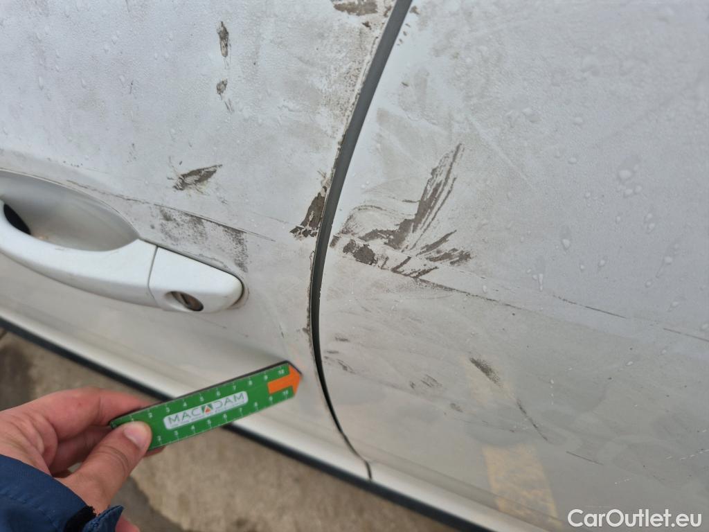  Citroen  C3 CITROEN  / 2016 / 5P / berlina con portón BlueHDi 73KW (100CV) S&S FEEL #12