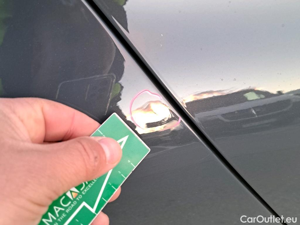  Bmw  Serie 3 BMW  / 2018 / 4P / sedán 318d Auto. #24