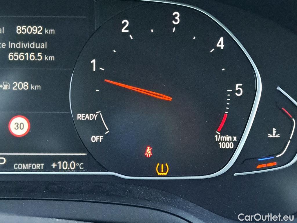  Bmw  Serie 3 BMW  / 2018 / 4P / sedán 318d Auto. #20