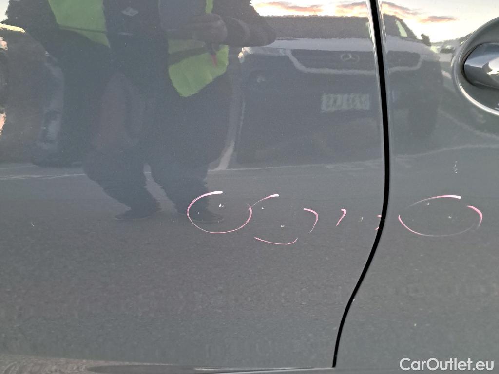  Bmw  Serie 3 BMW  / 2018 / 4P / sedán 318d Auto. #8