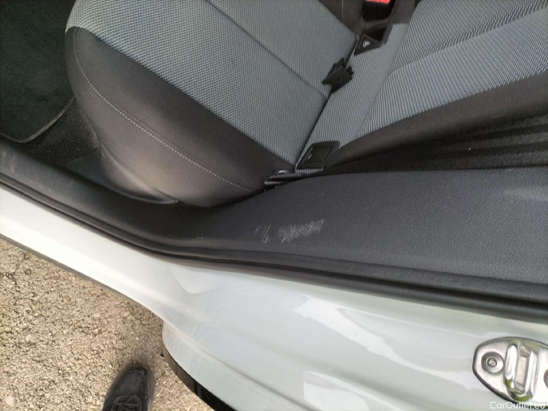  Audi  Q2 AUDI  / 2016 / 5P / todoterreno Design 30 TFSI 85kW (116CV) #26