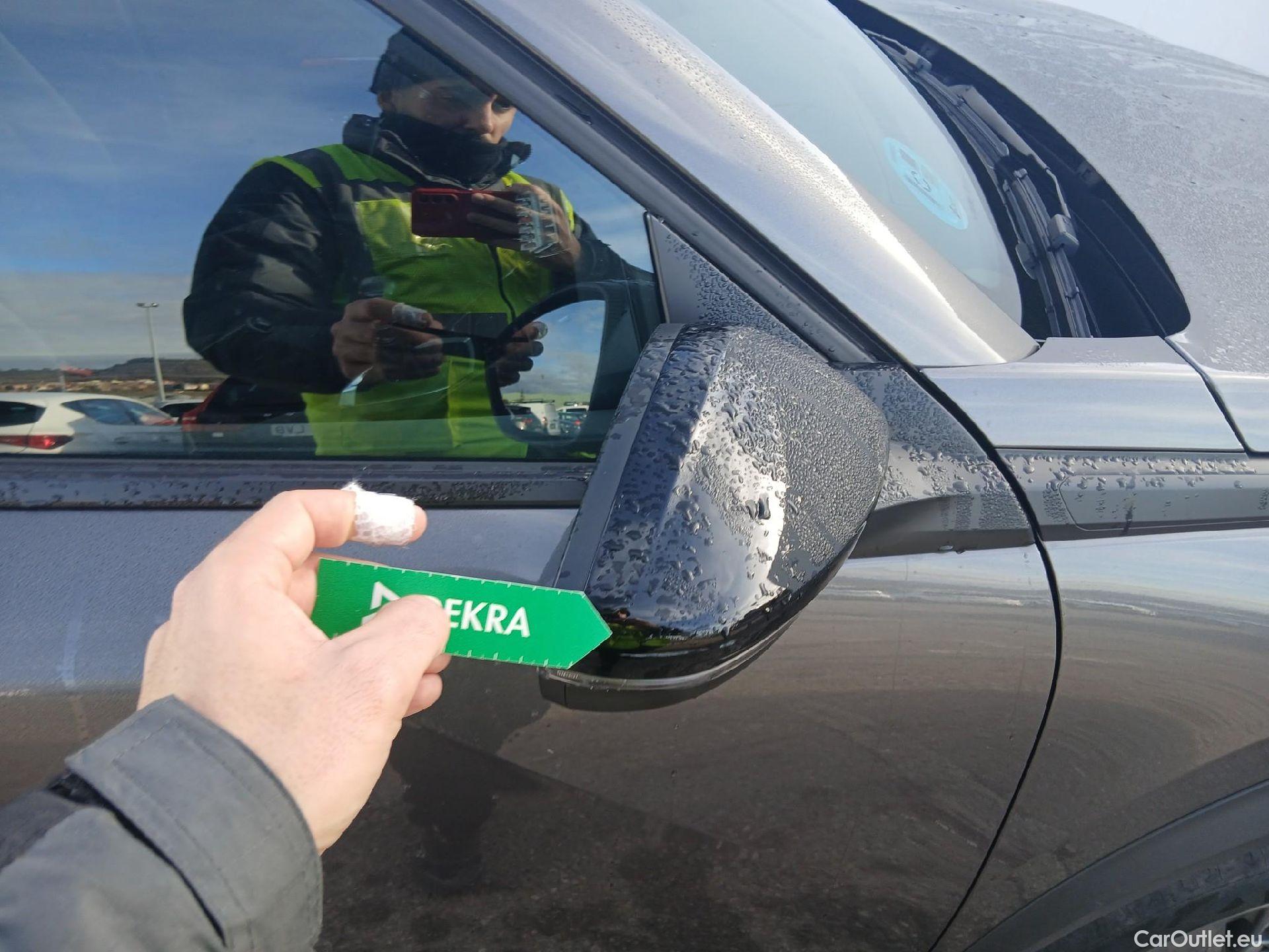  Peugeot  2008 PEUGEOT  / 2019 / 5P / todoterreno Active Pack Puretech 100 S&S BVM6 #21