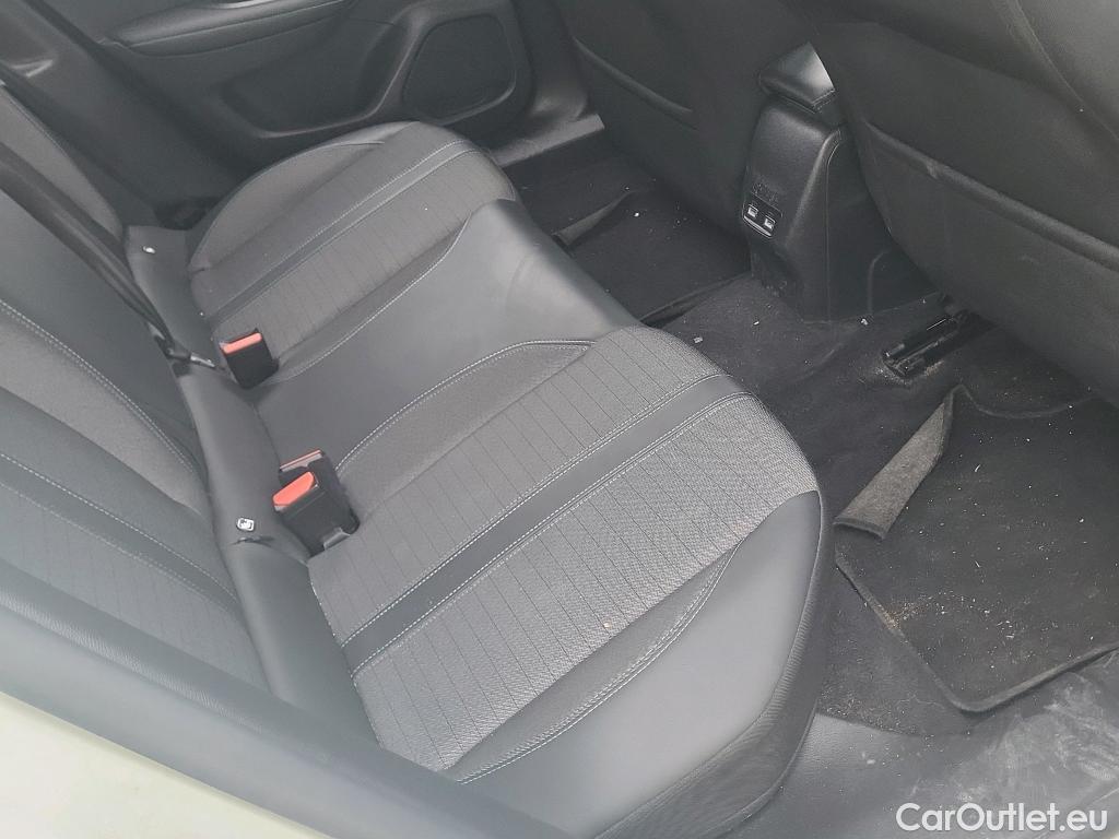  Peugeot  2008 PEUGEOT  / 2019 / 5P / todoterreno Allure Pack BlueHDI 130 S&S EAT8 #8