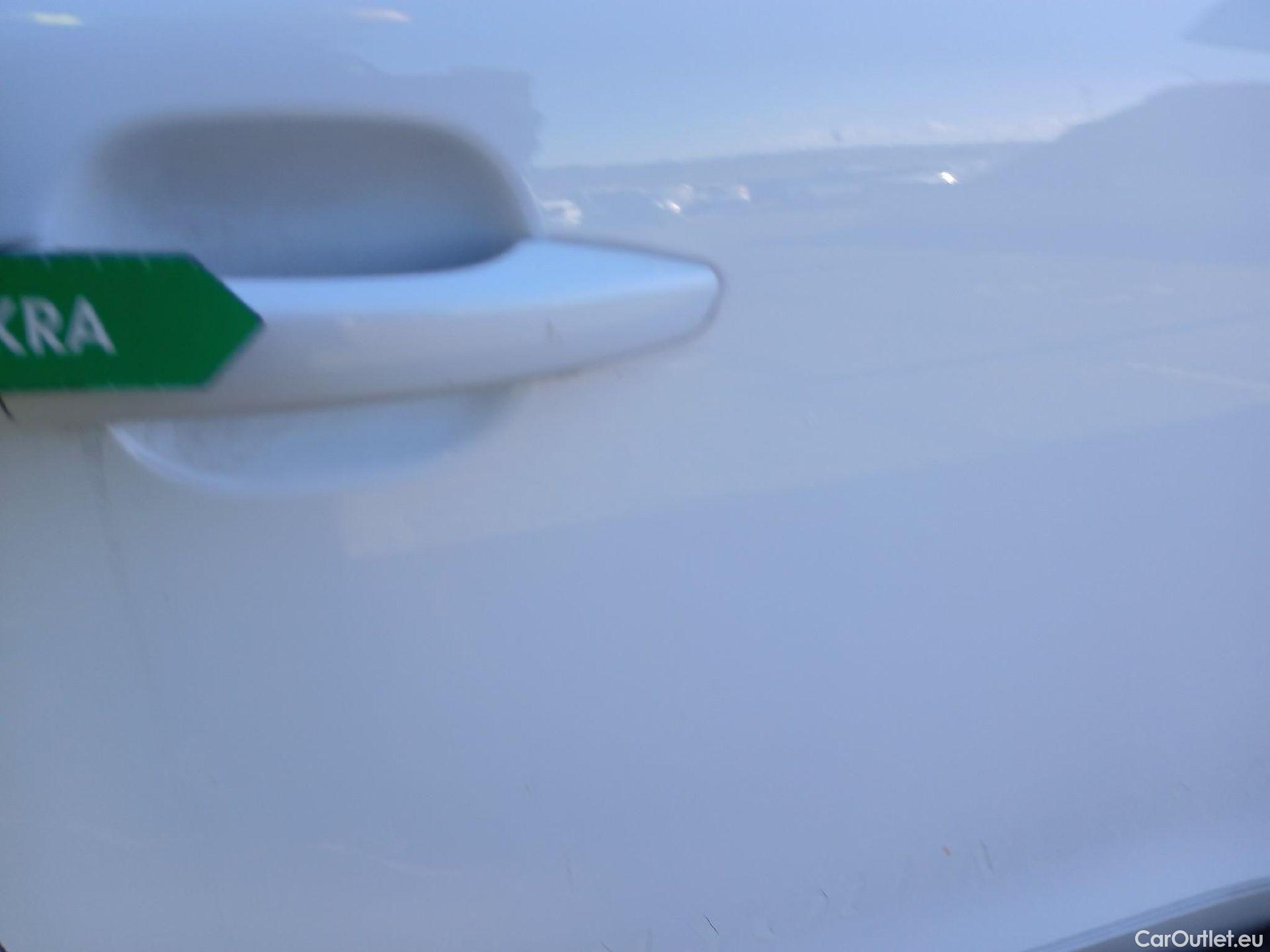  Peugeot  2008 PEUGEOT  / 2019 / 5P / todoterreno Allure BlueHDI 81kW (110CV) #19