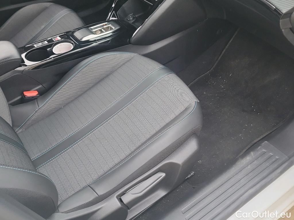  Peugeot  2008 PEUGEOT  / 2019 / 5P / todoterreno Allure Pack BlueHDI 130 S&S EAT8 #9