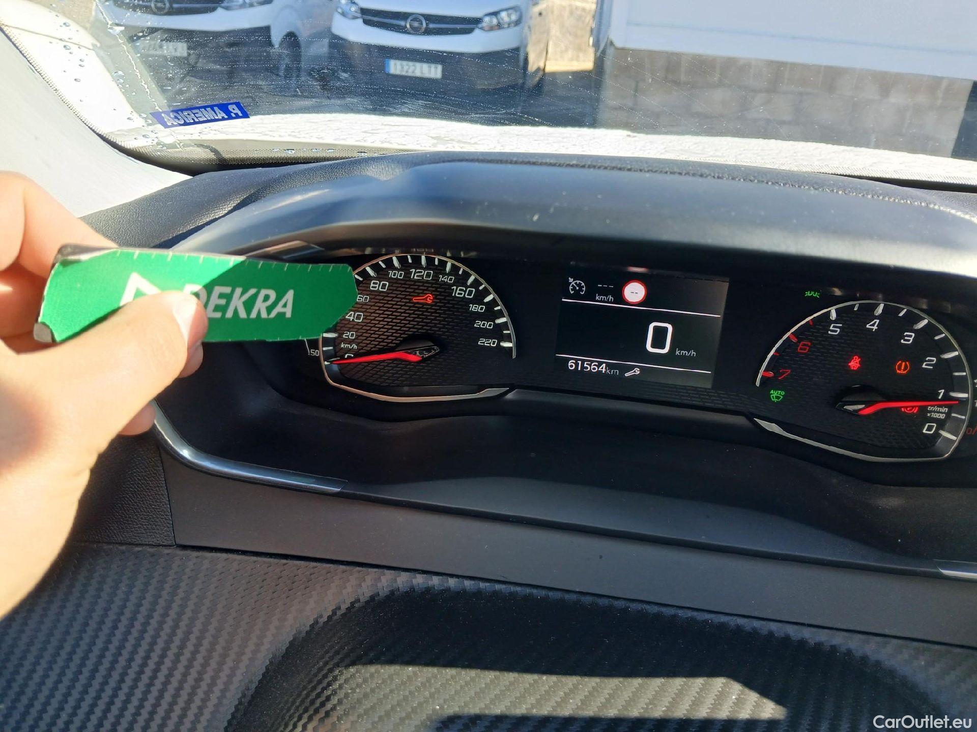  Peugeot  2008 PEUGEOT  / 2019 / 5P / todoterreno Allure BlueHDI 81kW (110CV) #1