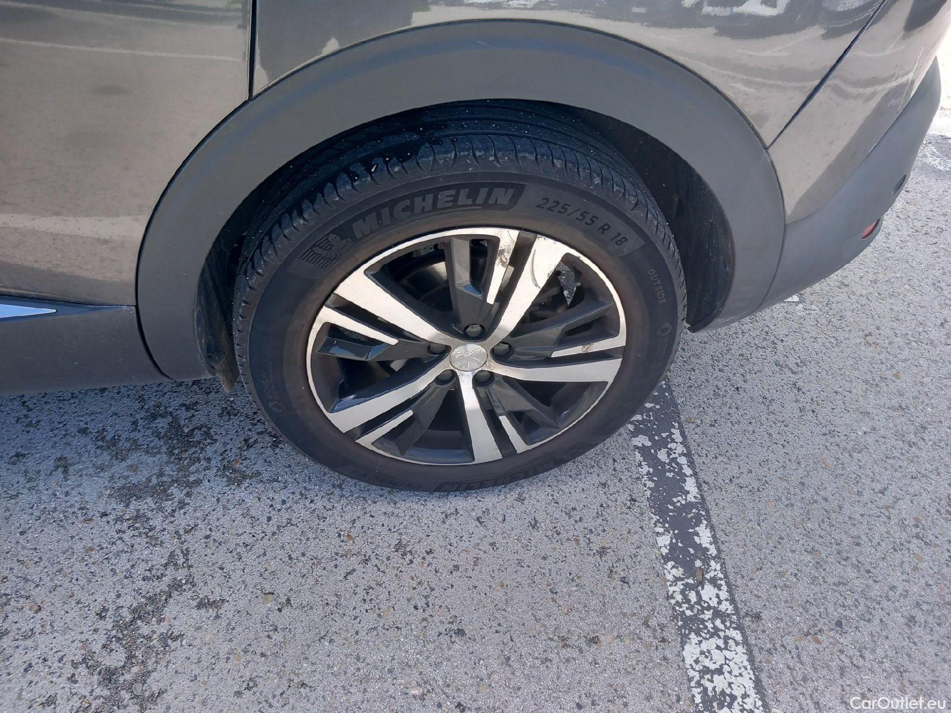  Peugeot  5008 PEUGEOT  / 2020 / 5P / todoterreno 1.5 BlueHDi 96kW (130CV) S&S GT #17