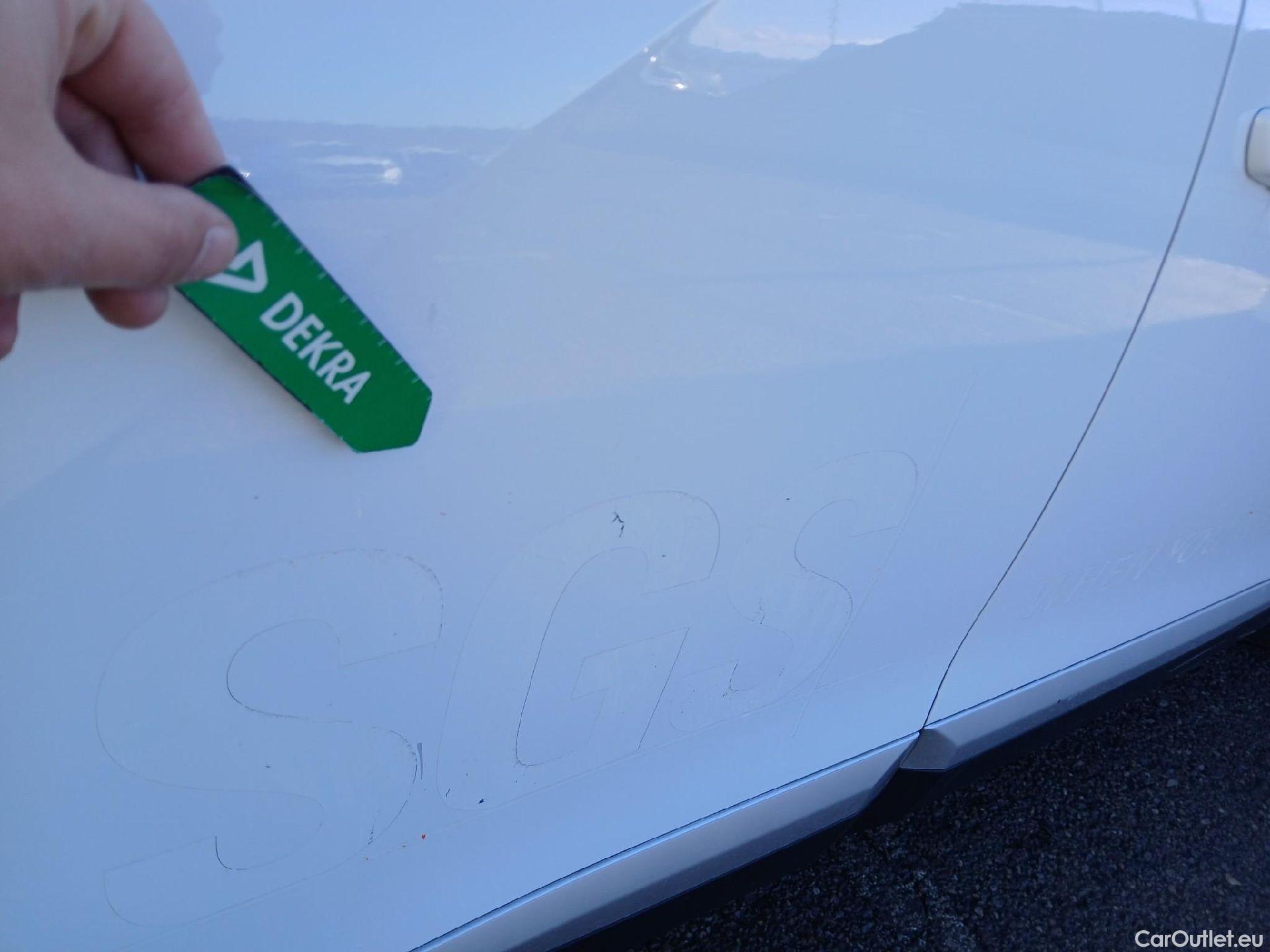  Peugeot  2008 PEUGEOT  / 2019 / 5P / todoterreno Allure BlueHDI 81kW (110CV) #15