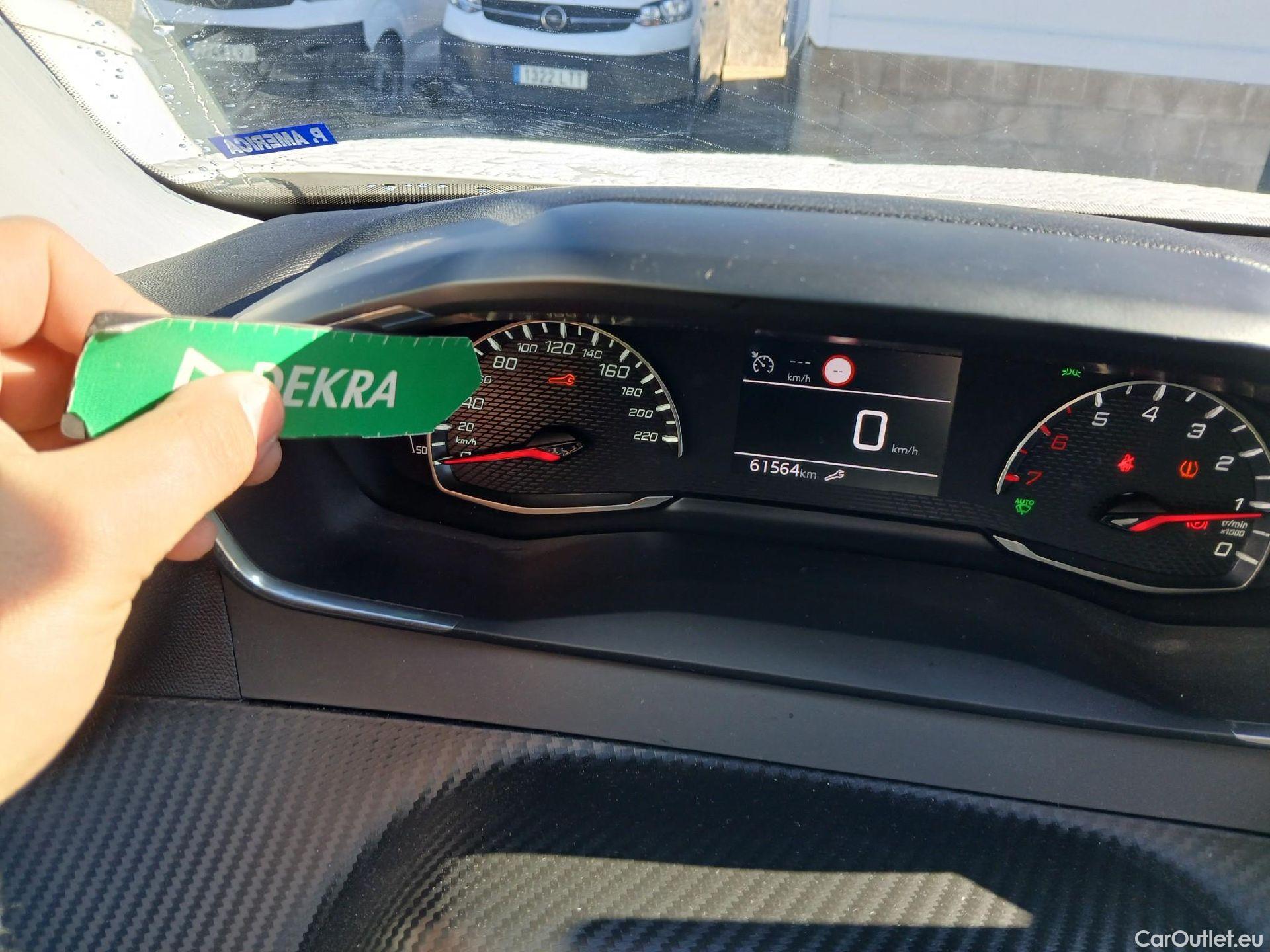  Peugeot  2008 PEUGEOT  / 2019 / 5P / todoterreno Allure BlueHDI 81kW (110CV) #2