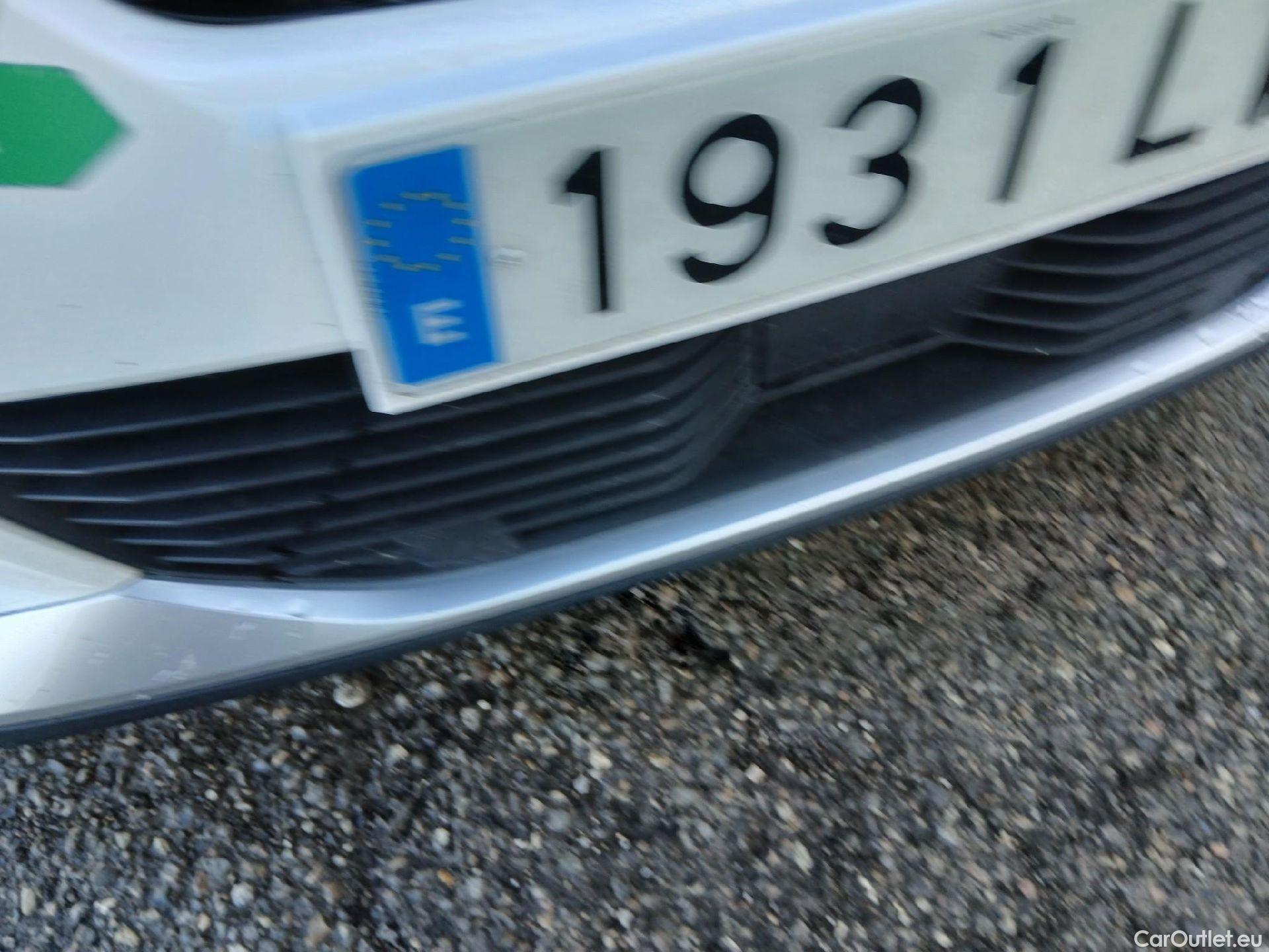  Peugeot  2008 PEUGEOT  / 2019 / 5P / todoterreno Allure BlueHDI 81kW (110CV) #5