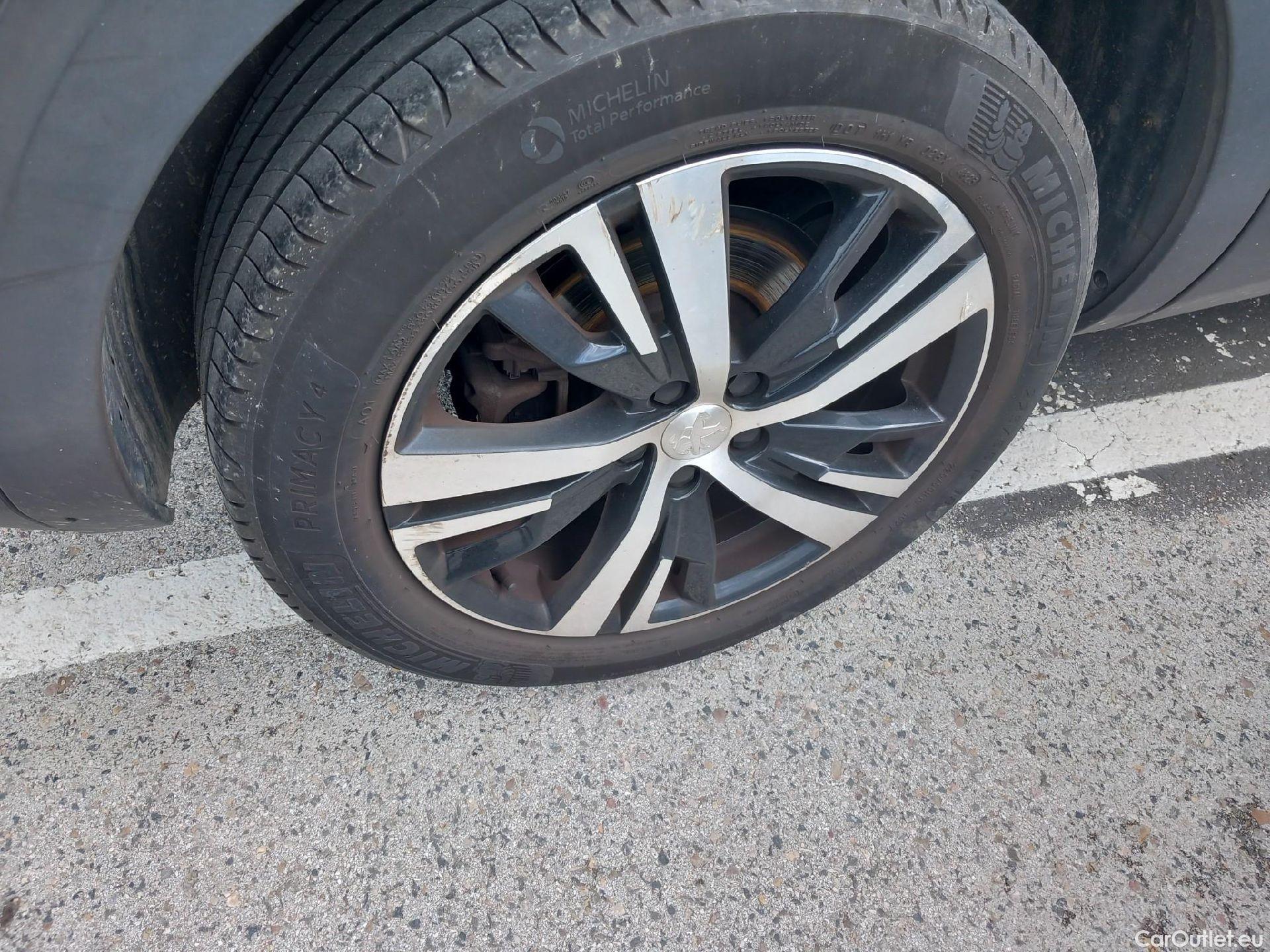  Peugeot  5008 PEUGEOT  / 2020 / 5P / todoterreno 1.5 BlueHDi 96kW (130CV) S&S GT #27