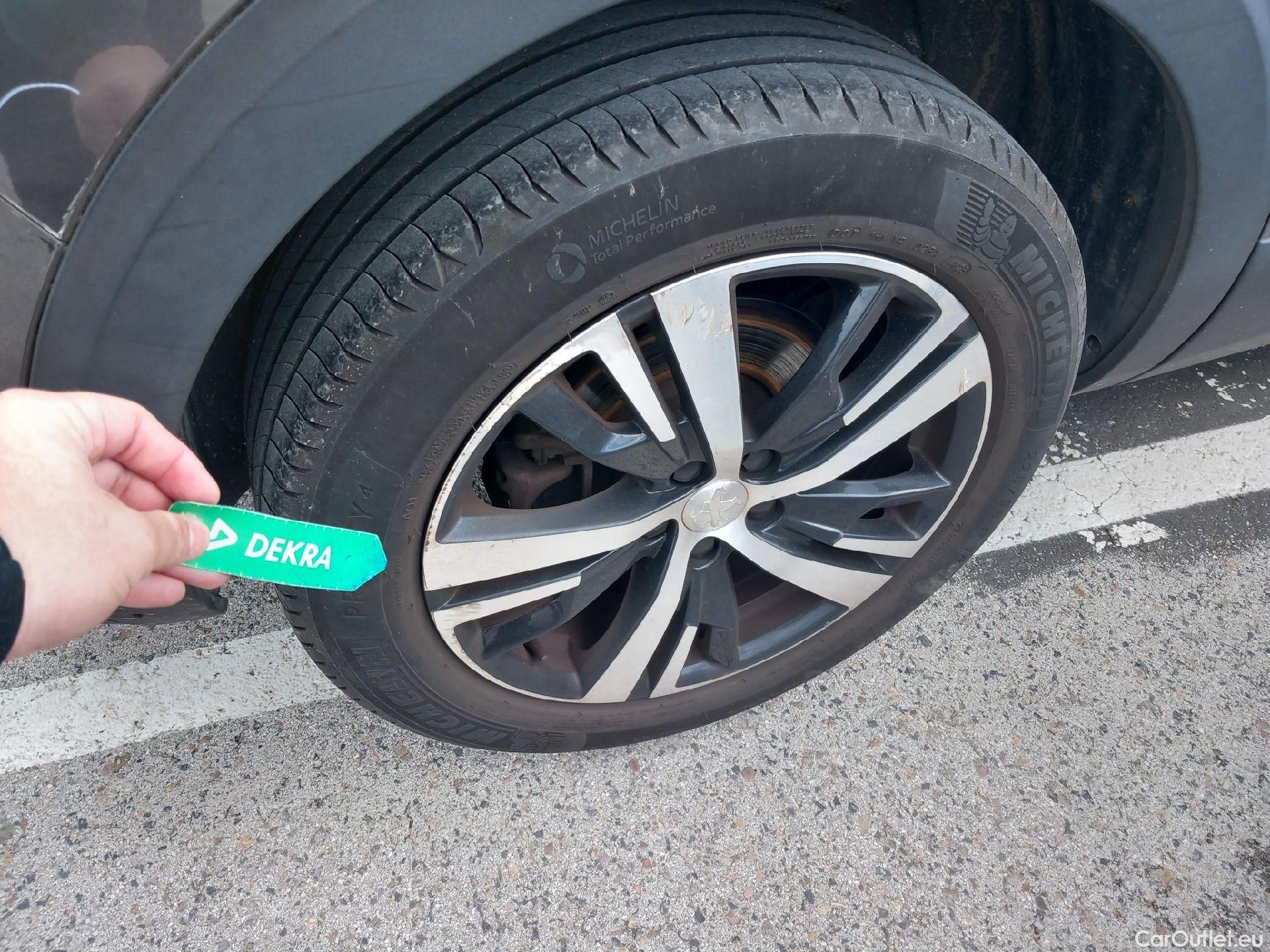  Peugeot  5008 PEUGEOT  / 2020 / 5P / todoterreno 1.5 BlueHDi 96kW (130CV) S&S GT #26