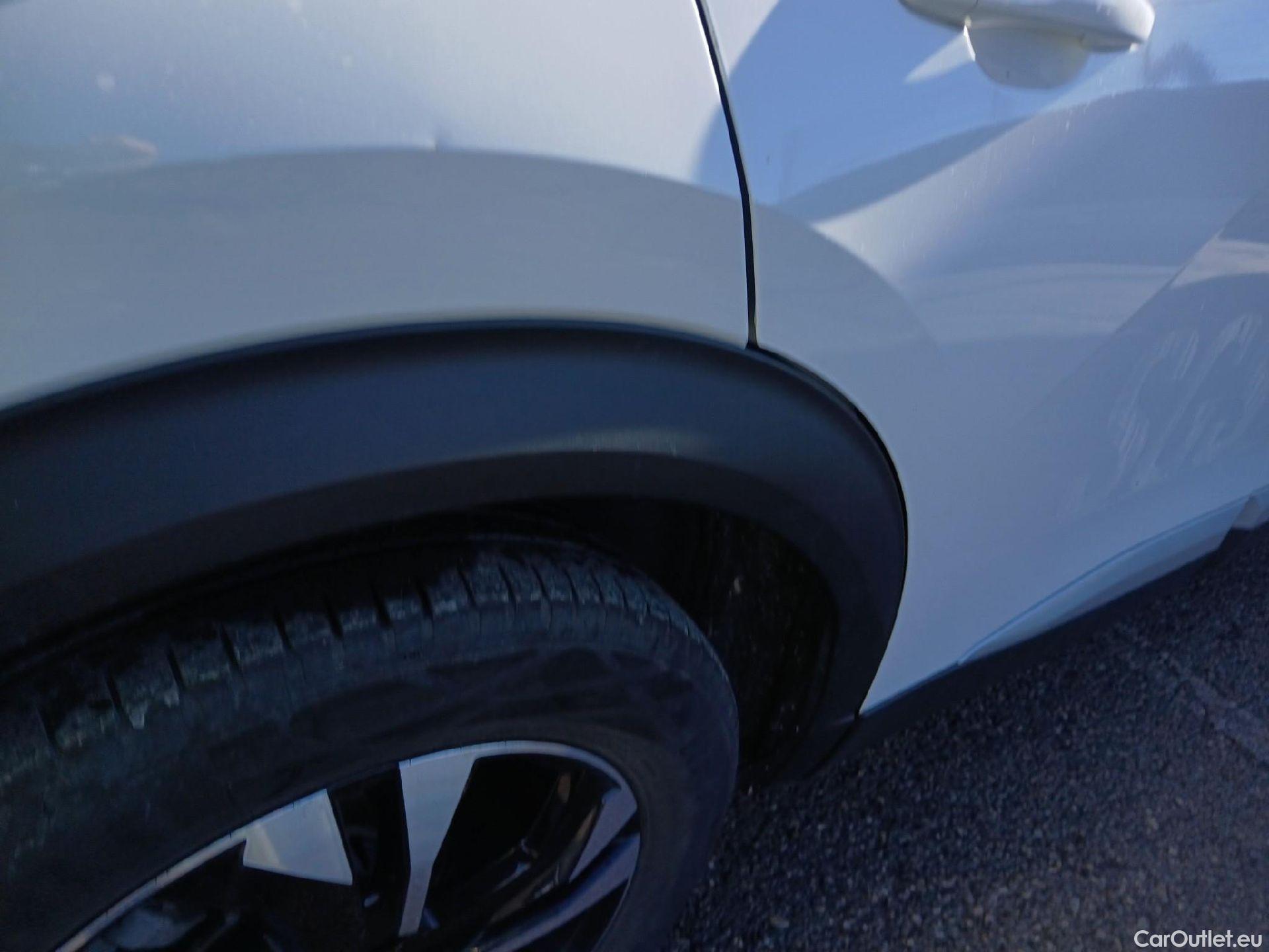  Peugeot  2008 PEUGEOT  / 2019 / 5P / todoterreno Allure BlueHDI 81kW (110CV) #14