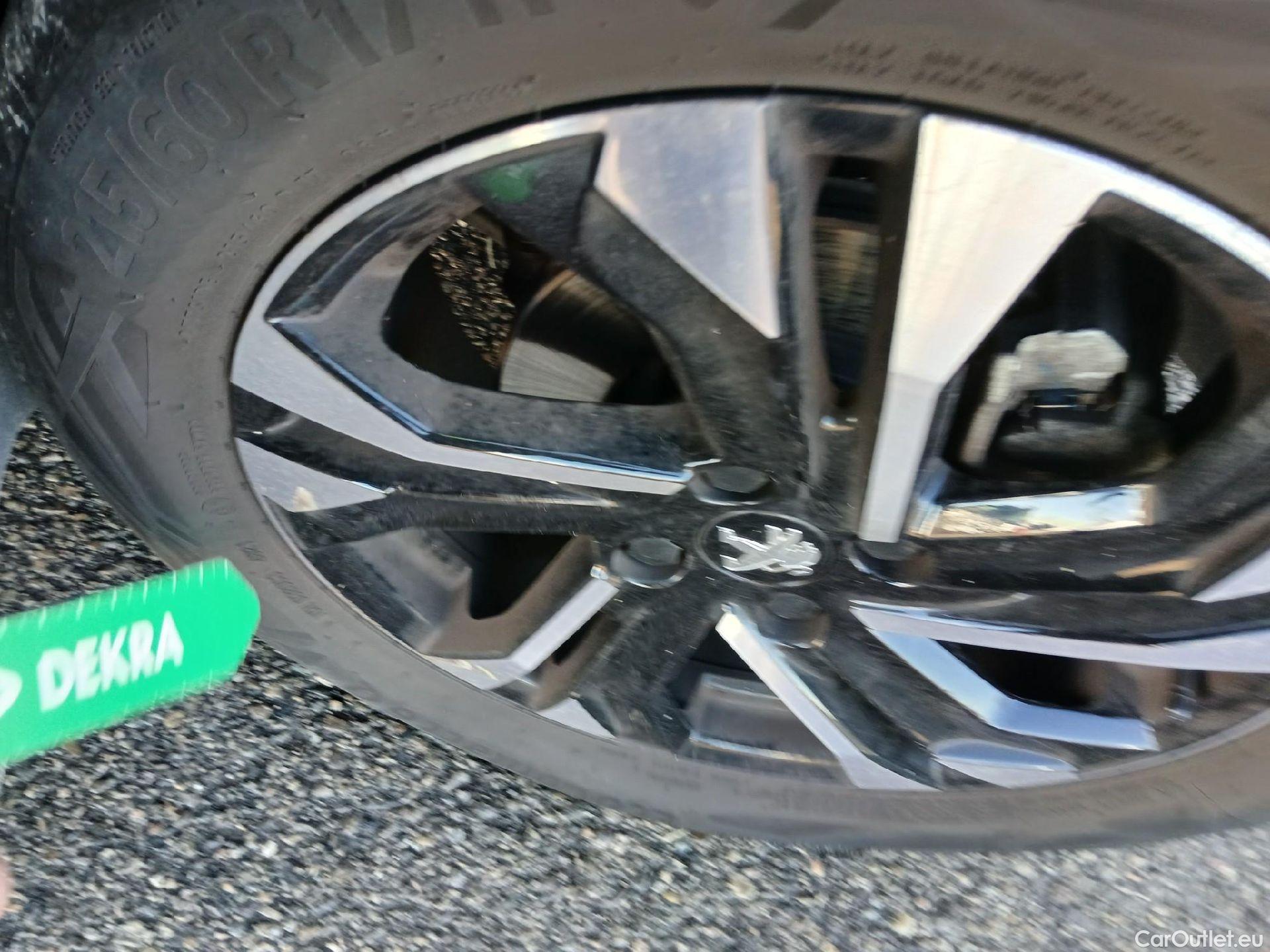  Peugeot  2008 PEUGEOT  / 2019 / 5P / todoterreno Allure BlueHDI 81kW (110CV) #21