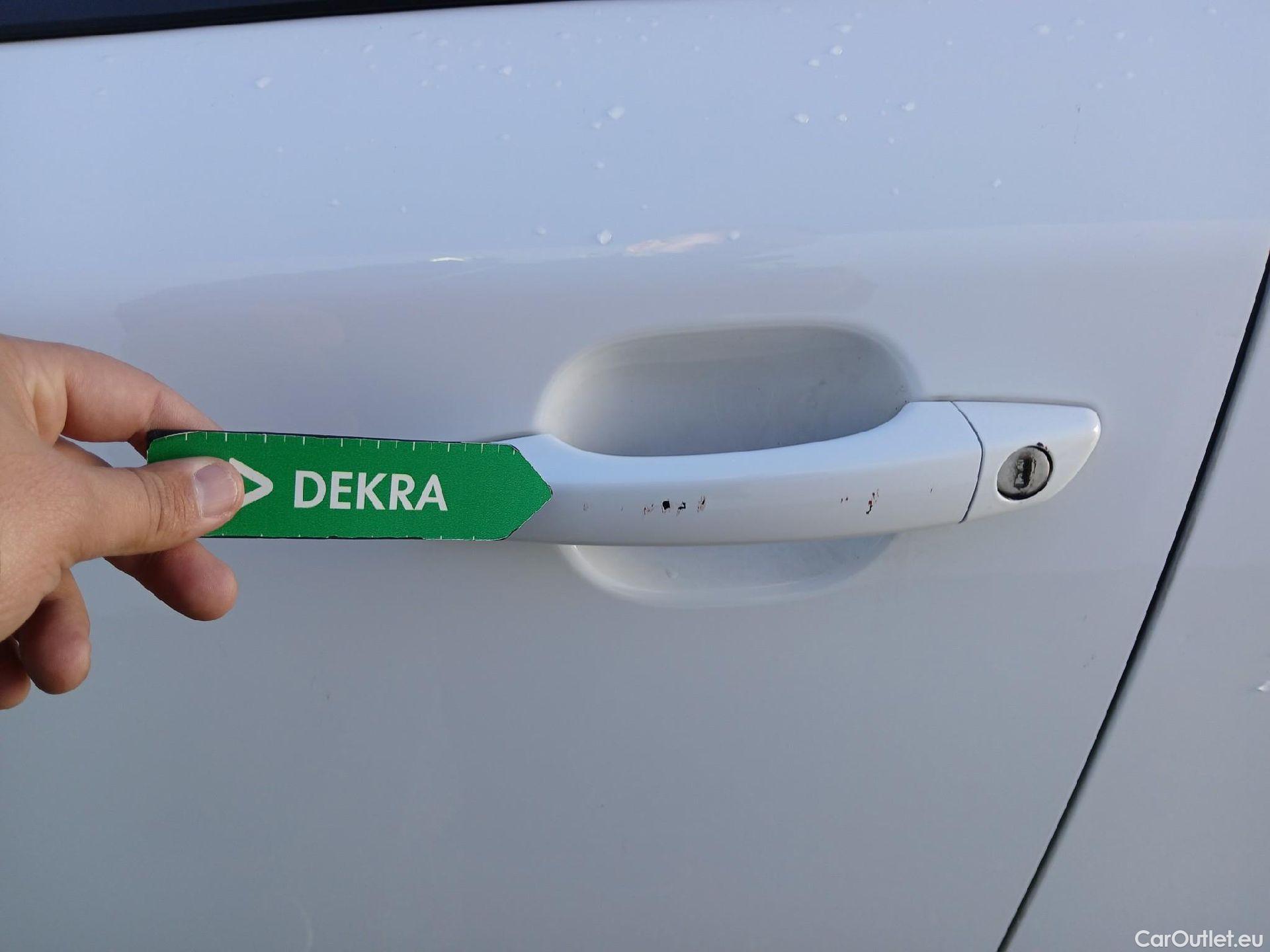  Peugeot  2008 PEUGEOT  / 2019 / 5P / todoterreno Allure BlueHDI 81kW (110CV) #9