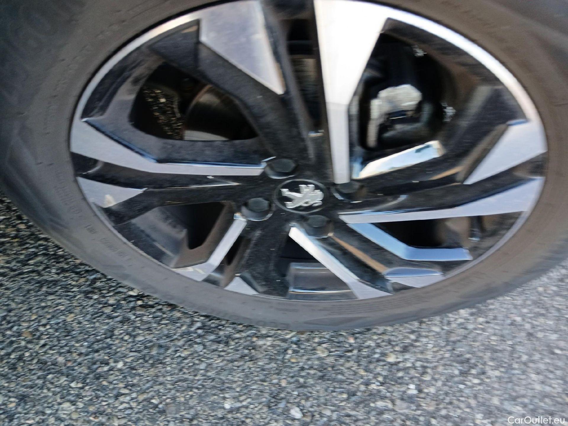  Peugeot  2008 PEUGEOT  / 2019 / 5P / todoterreno Allure BlueHDI 81kW (110CV) #22