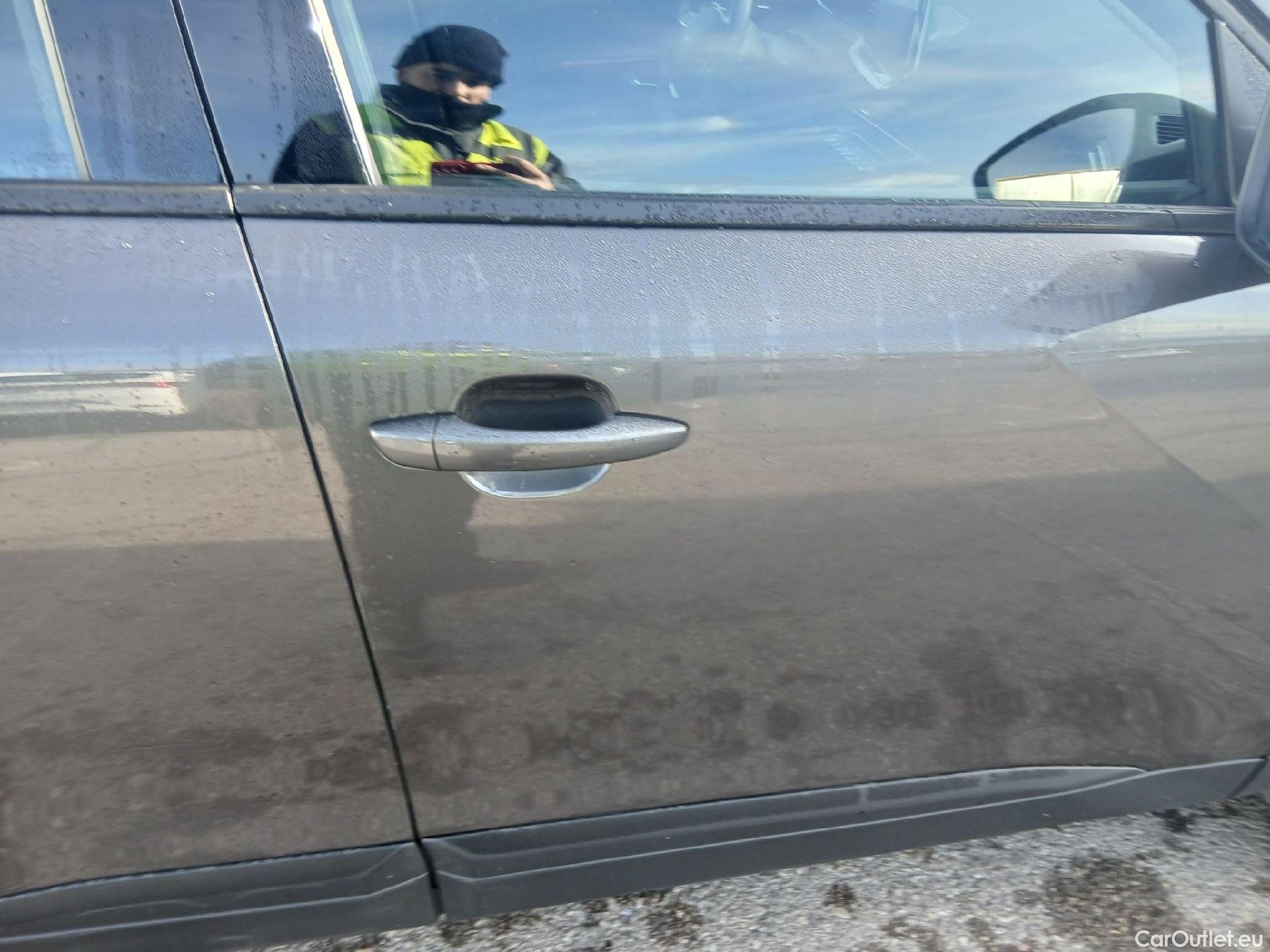  Peugeot  2008 PEUGEOT  / 2019 / 5P / todoterreno Active Pack Puretech 100 S&S BVM6 #19