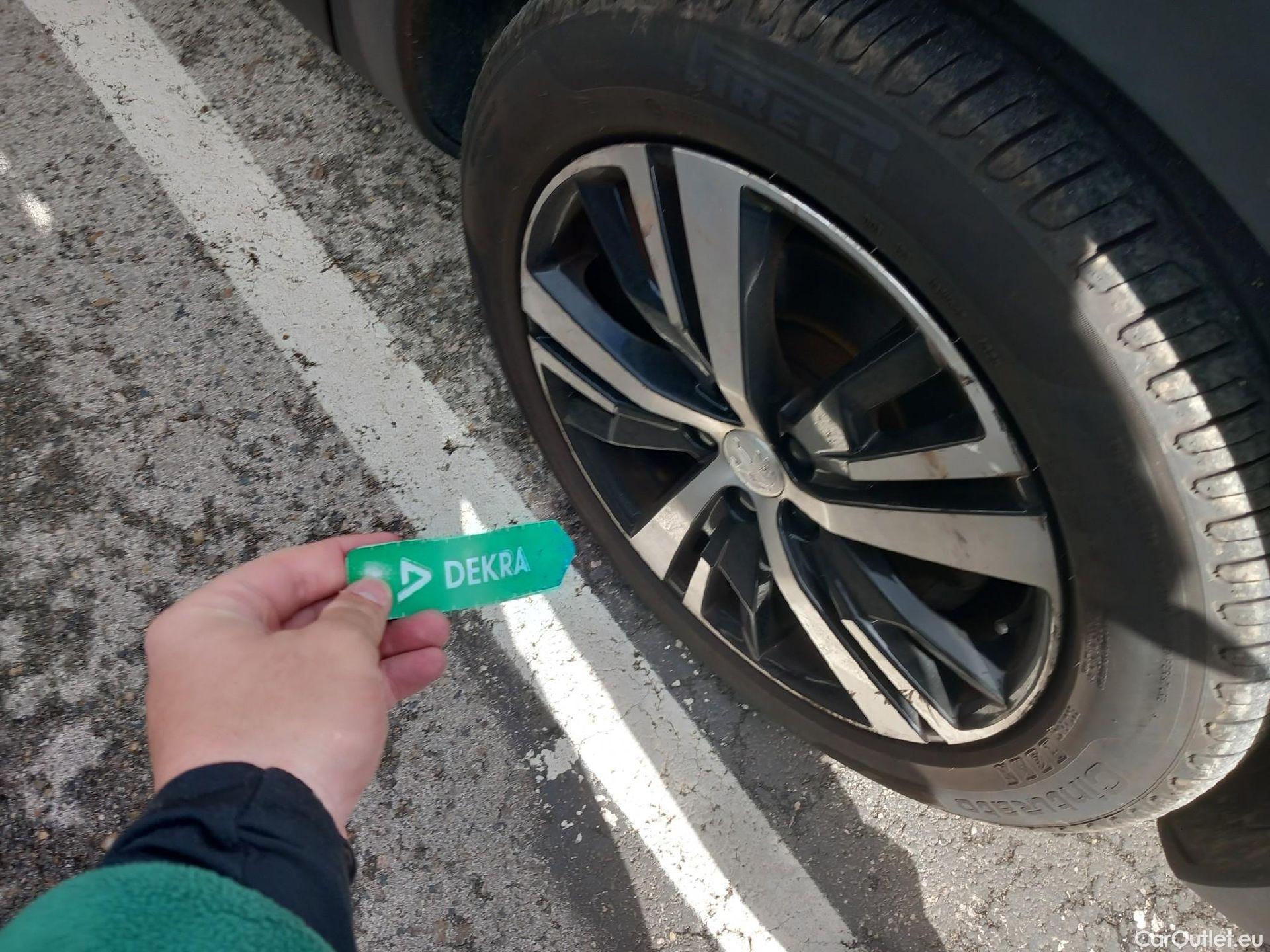  Peugeot  5008 PEUGEOT  / 2020 / 5P / todoterreno 1.5 BlueHDi 96kW (130CV) S&S GT #33