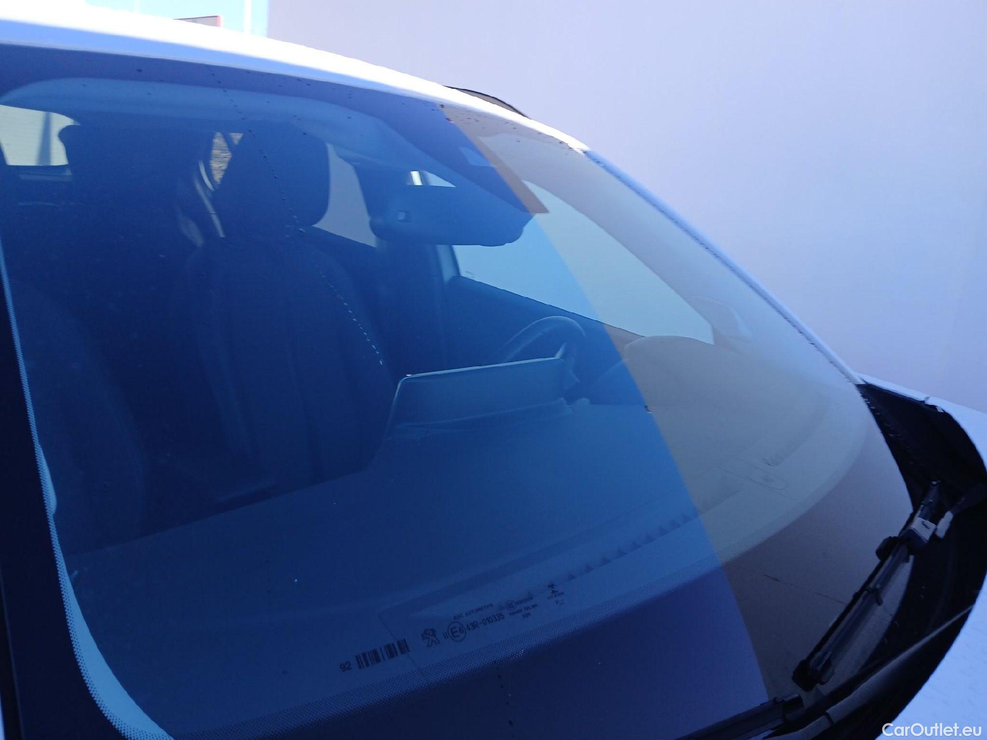  Peugeot  2008 PEUGEOT  / 2019 / 5P / todoterreno Allure BlueHDI 81kW (110CV) #3