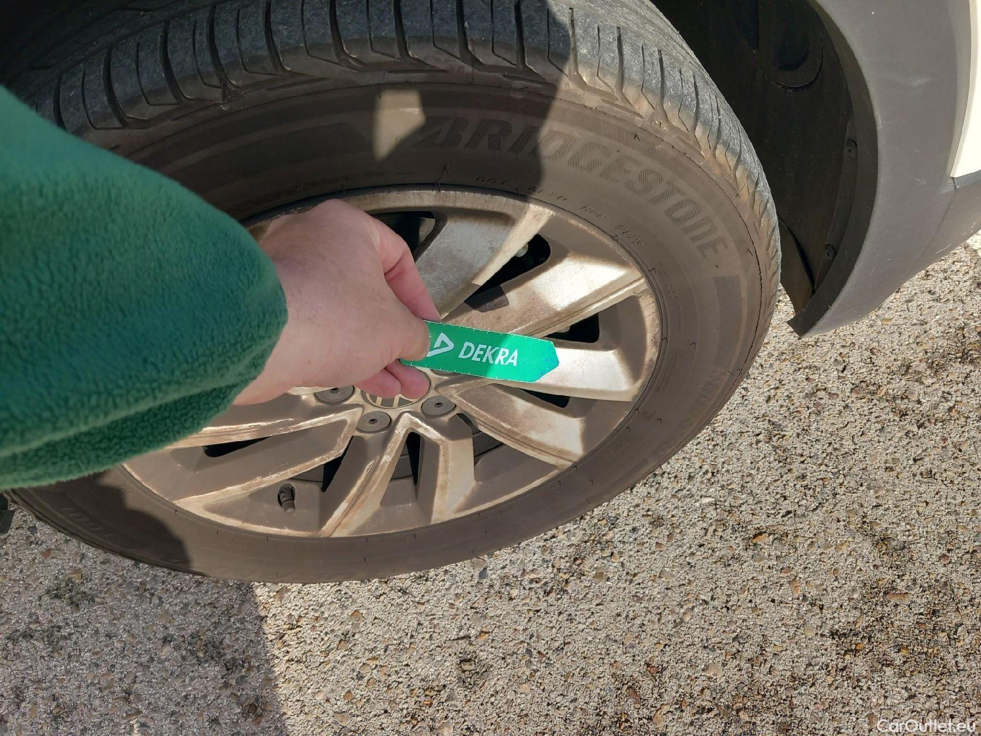  Volkswagen  T-CROSS VOLKSWAGEN  / 2018 / 5P / todoterreno Advance 1.0 TSI 81kW (110CV) DSG (AC) #17