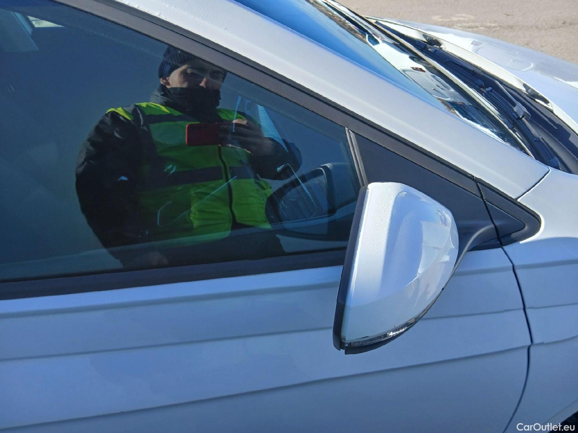  Volkswagen  Polo VOLKSWAGEN  / 2021 / 5P / berlina con portón Life 1.0 TSI 70kW (95CV) #9