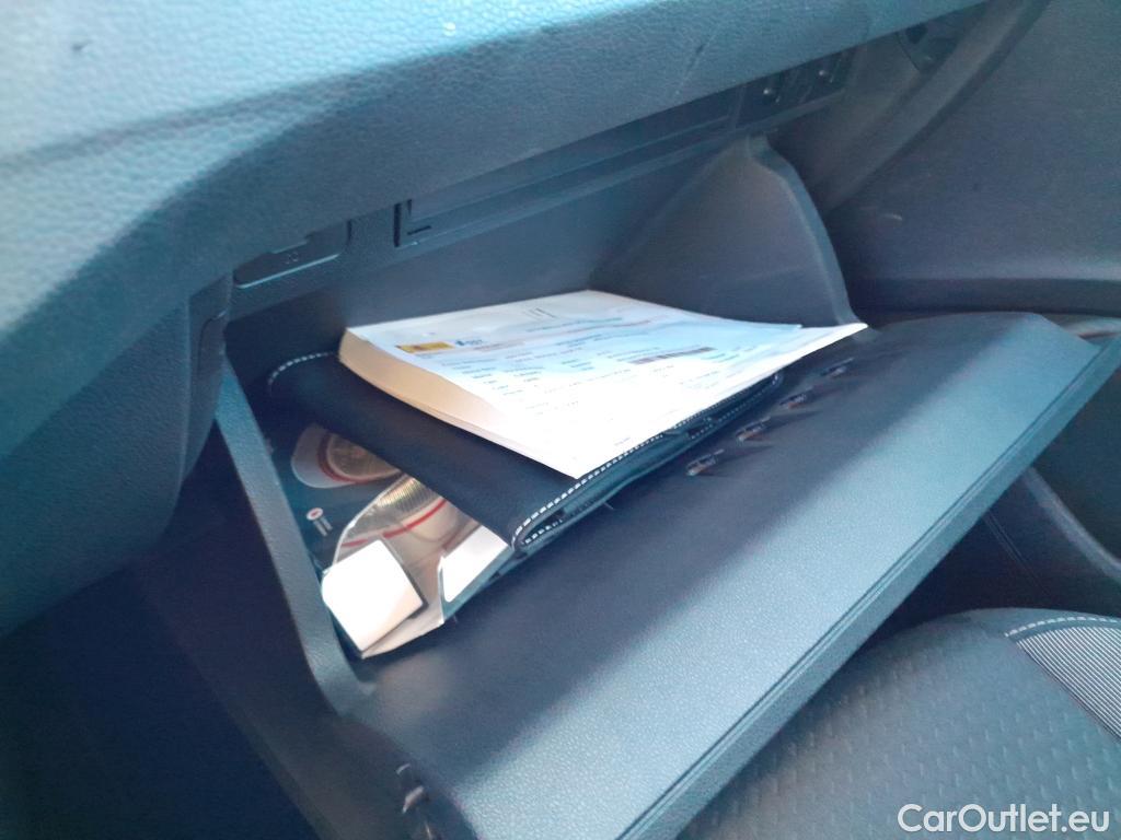  Volkswagen  Polo VOLKSWAGEN  / 2021 / 5P / berlina con portón Life 1.0 TSI 70kW (95CV) #9