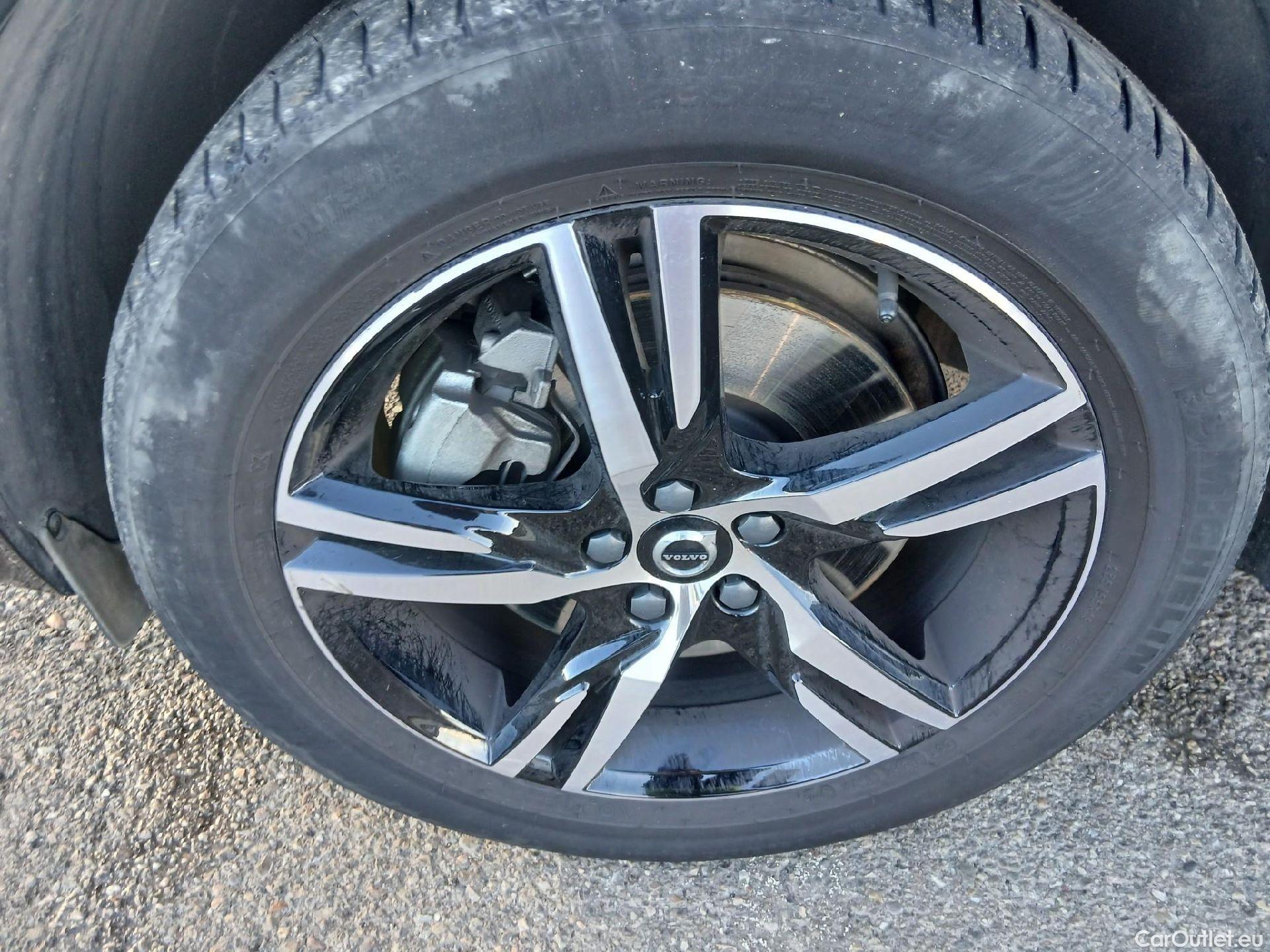  Volvo  XC60 VOLVO  / 2017 / 5P / todoterreno 2.0 T6 AWD Recharge R-Design Auto #9