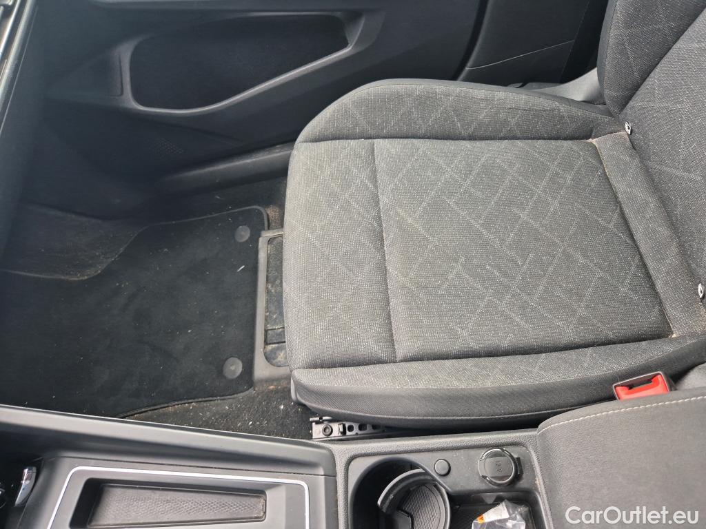  Volkswagen  Golf  VOLKSWAGEN / 2020 / 5P / berlina con portón Life 1.0 eTSI 81kW (110CV) DSG #17