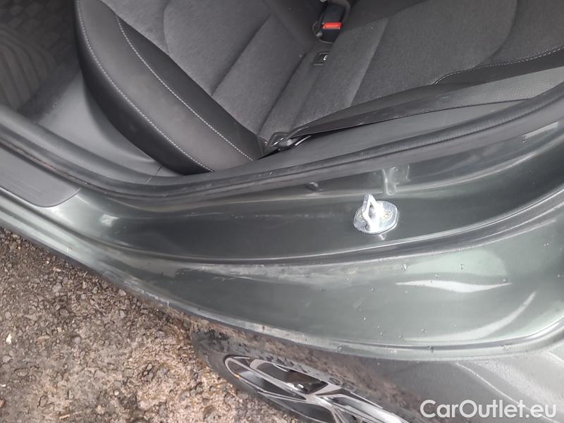  Hyundai  i30  Fastback (2018 ->)  FB 1.5TGDI 118 Smart AT #17