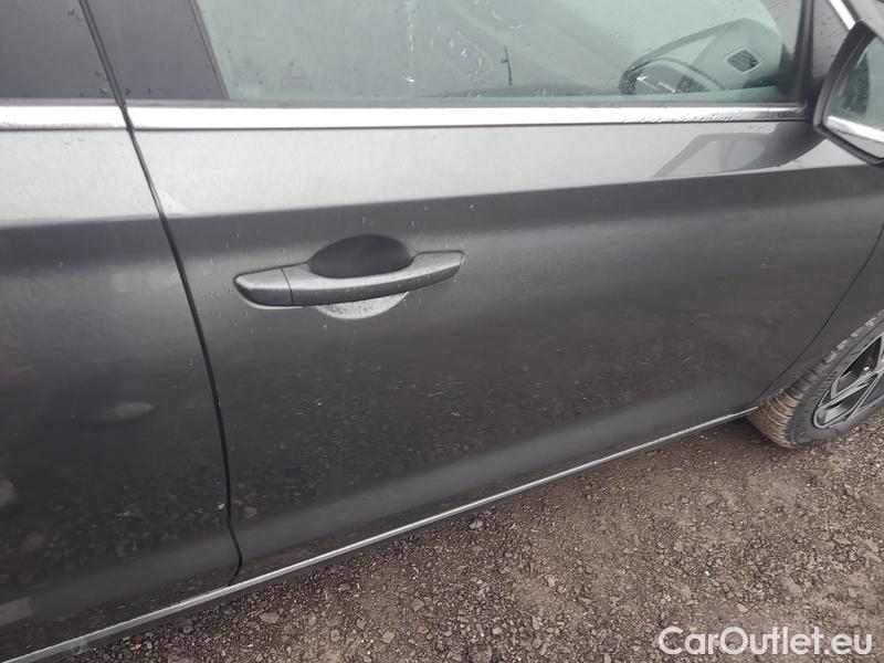  Hyundai  i30  Fastback (2018 ->)  FB 1.5TGDI 118 Smart AT #18