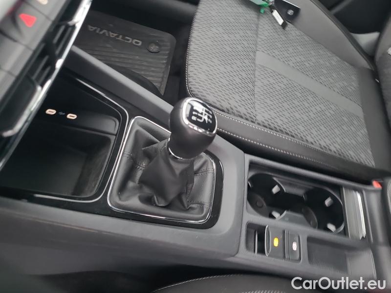  Skoda  Octavia  Combi (NX3)(2020) Oct.Combi 2.0TDI 110 Style #12