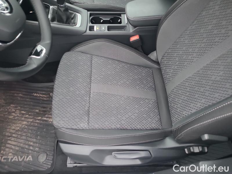  Skoda  Octavia  Combi (NX3)(2020) Oct.Combi 2.0TDI 110 Style #9