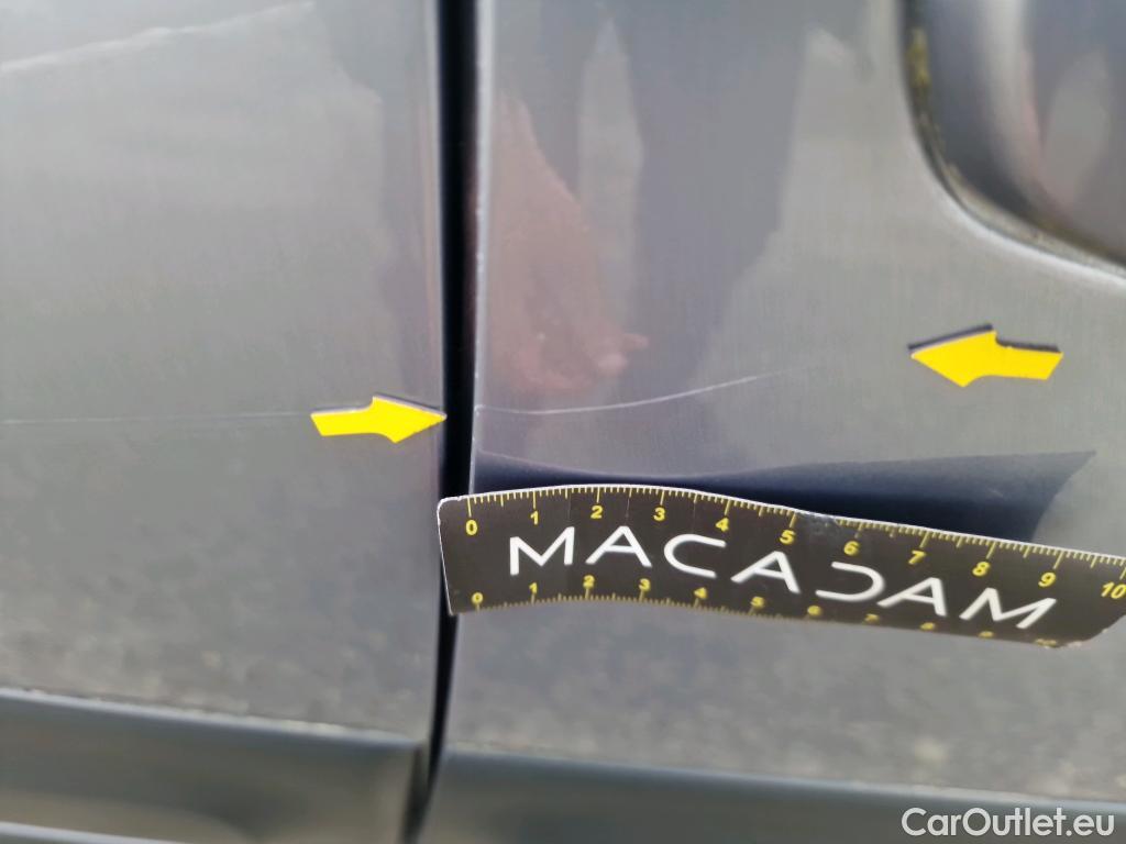  Citroen  C3  Shine 1.2 PureTech 80CV BVM5 6E #12