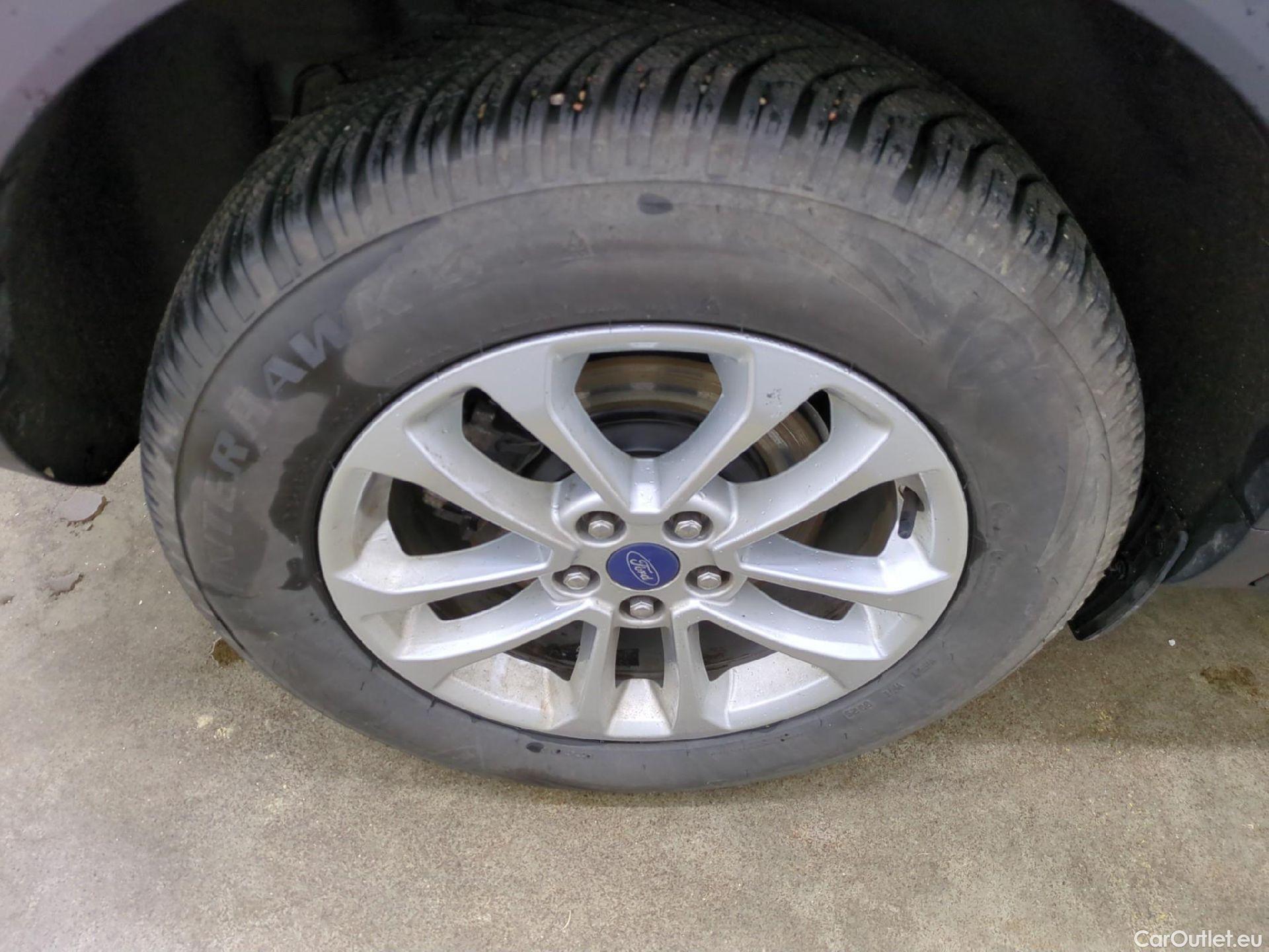  Ford  Kuga FORD  / 2019 / 5P / SUV 2.5 190 hybrid Flexifuel Pshift Titanium #11