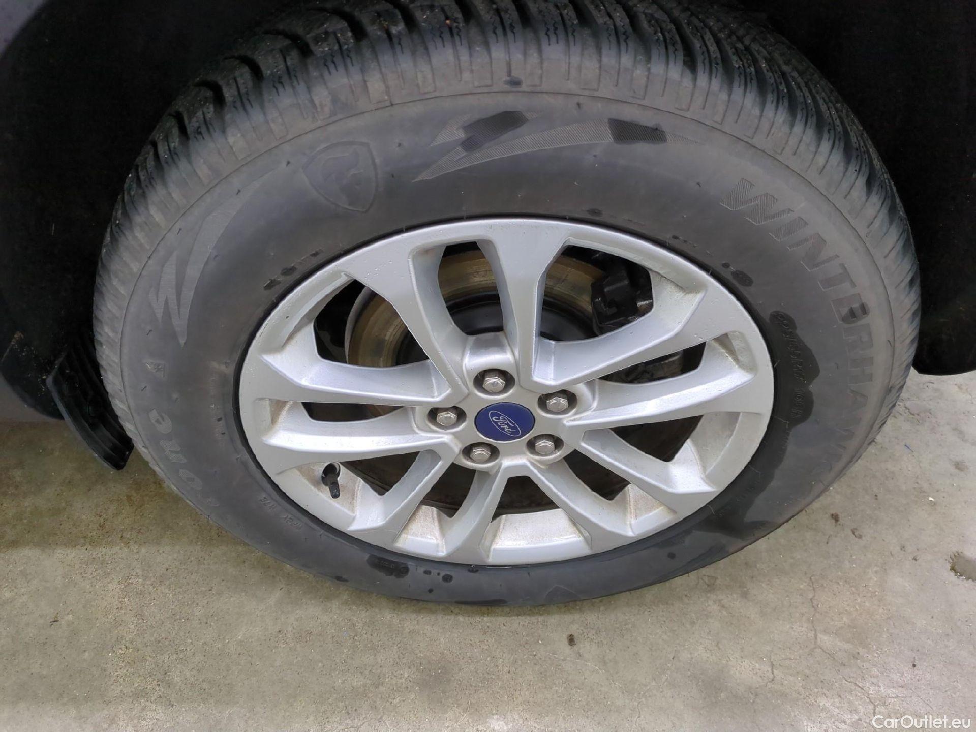  Ford  Kuga FORD  / 2019 / 5P / SUV 2.5 190 hybrid Flexifuel Pshift Titanium #10