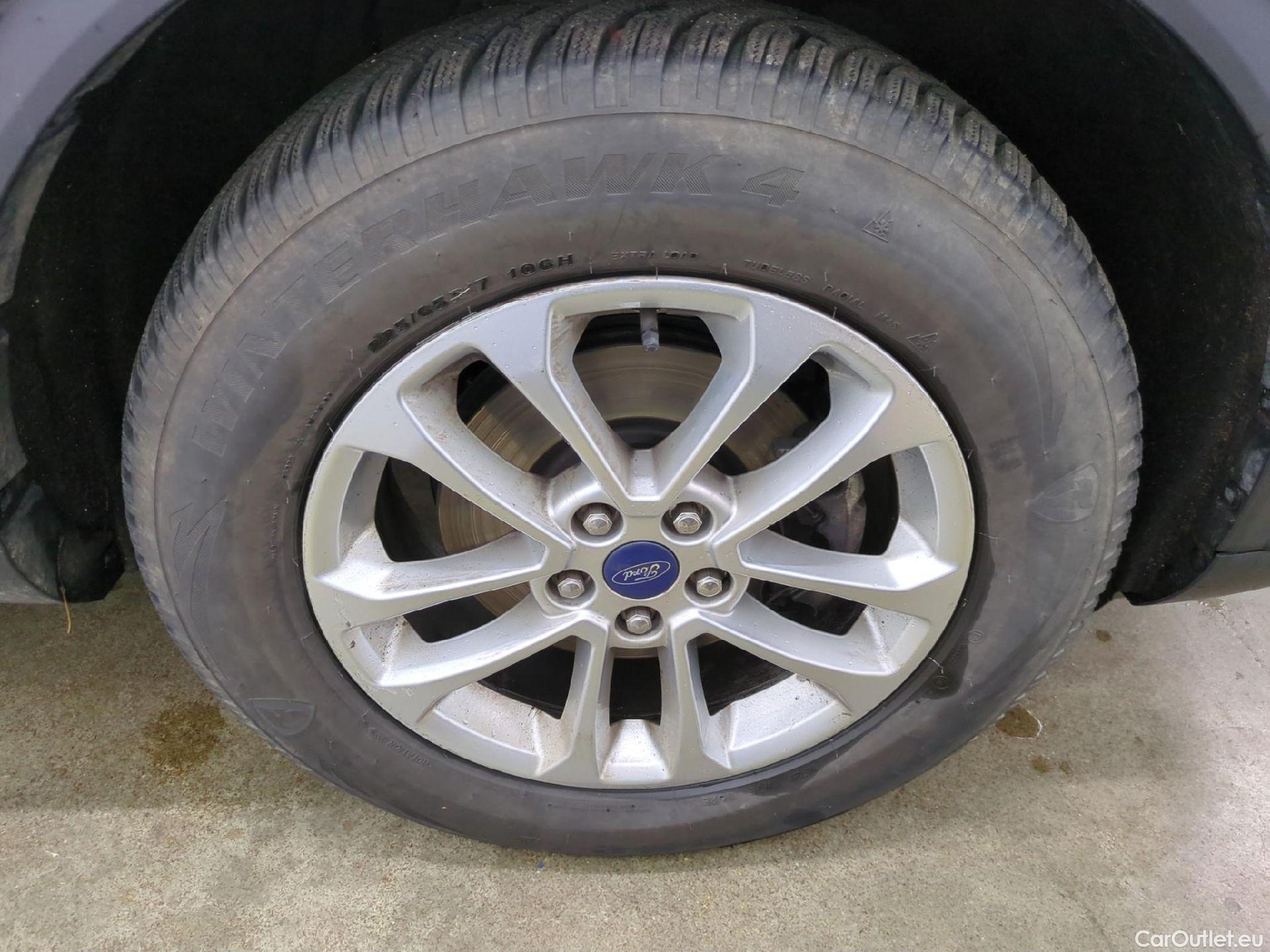  Ford  Kuga FORD  / 2019 / 5P / SUV 2.5 190 hybrid Flexifuel Pshift Titanium #5