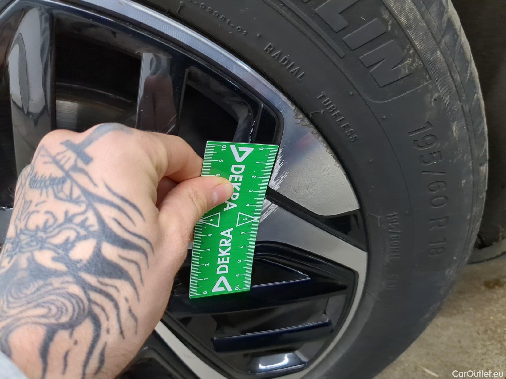  Citroen  C4 CITROEN  X / 2022 / 4P / Berline PureTech 130 S&S EAT8 Shine #3