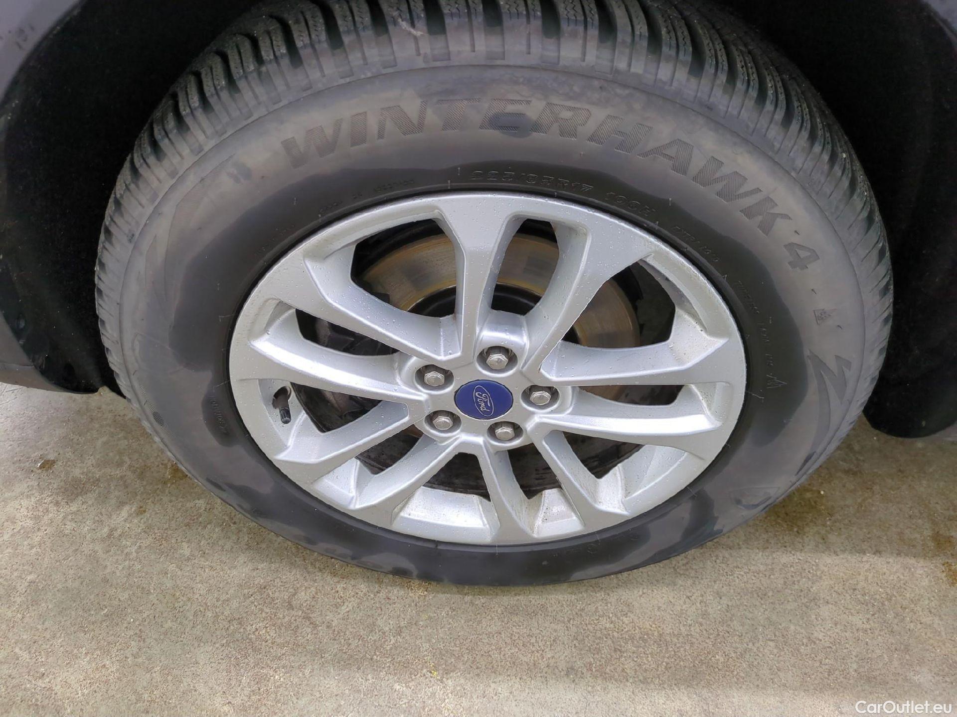  Ford  Kuga FORD  / 2019 / 5P / SUV 2.5 190 hybrid Flexifuel Pshift Titanium #9