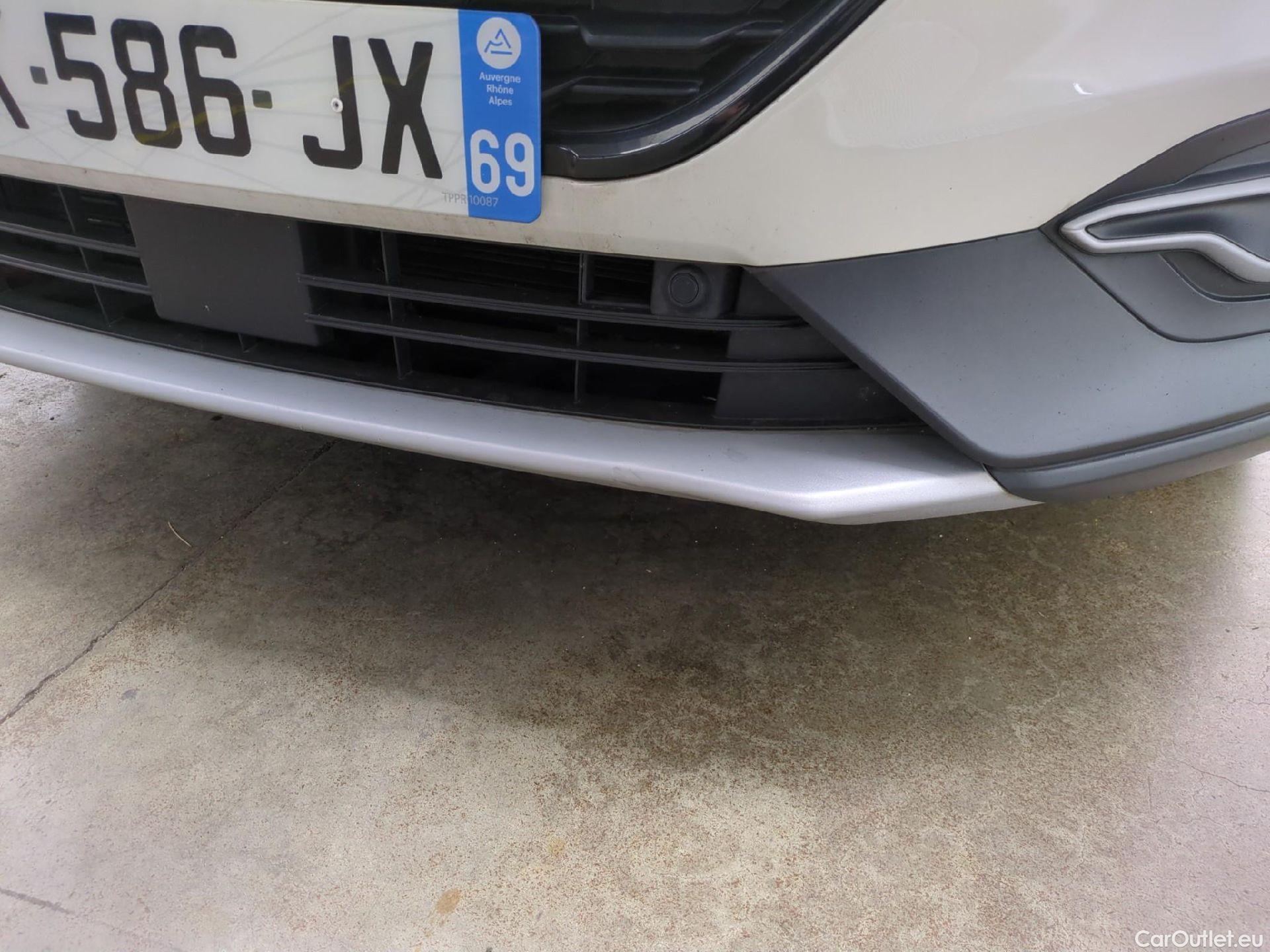  Ford  Focus FORD  / 2018 / 5P / Crossover 5P - 1.5 EcoBlue 120 auto Active #9