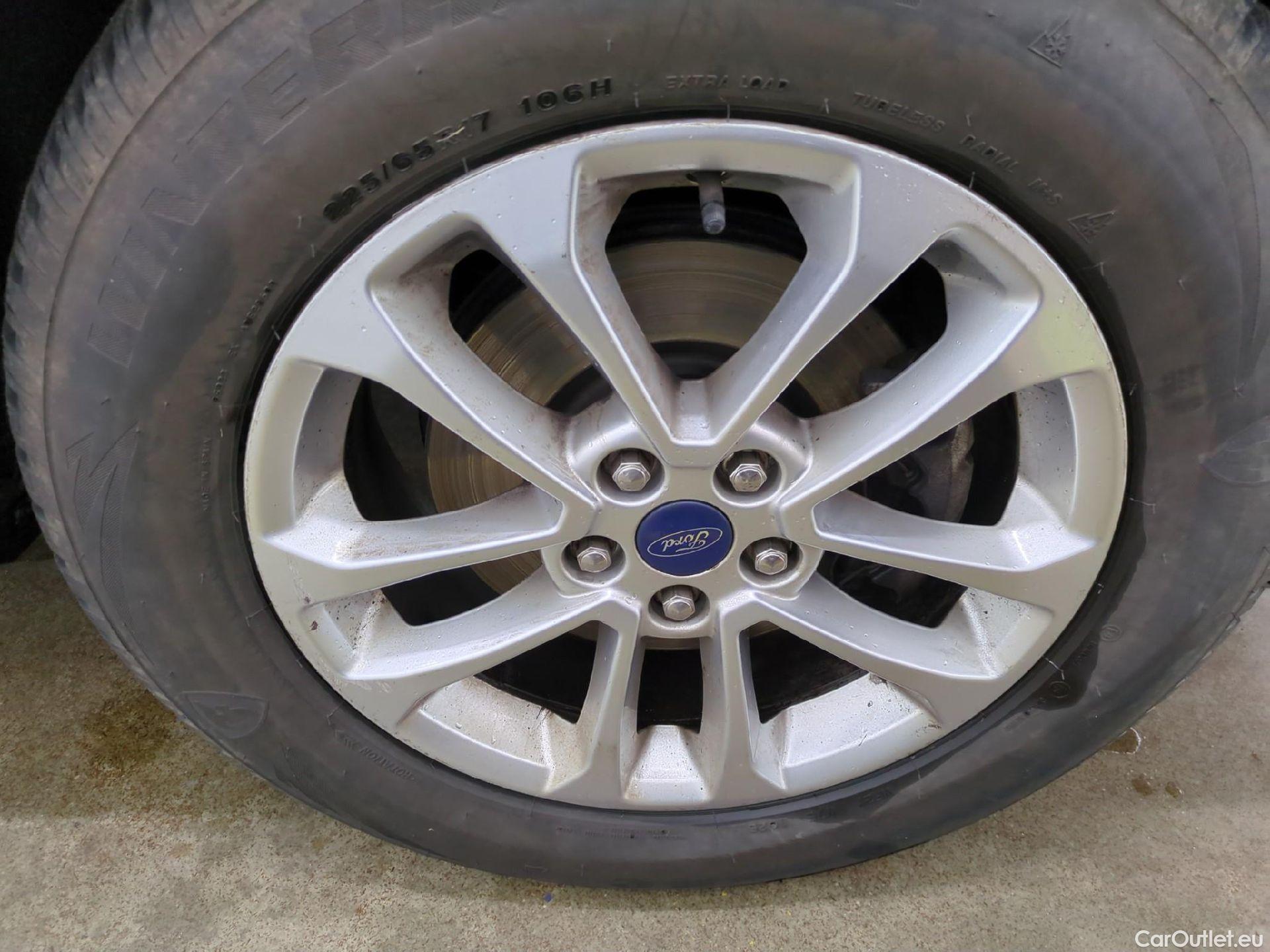  Ford  Kuga FORD  / 2019 / 5P / SUV 2.5 190 hybrid Flexifuel Pshift Titanium #8